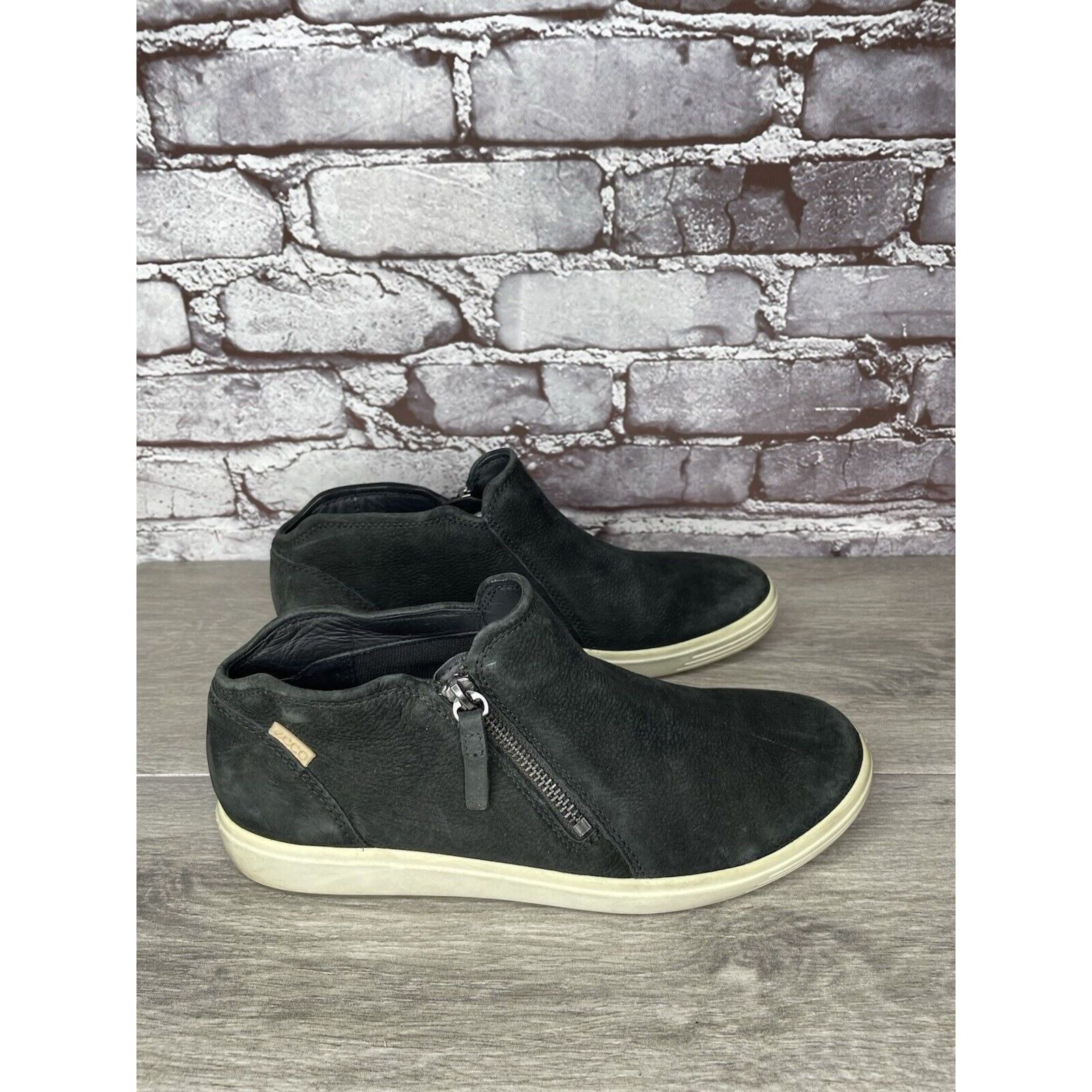 Ecco Ecco Soft 7 Black Leather Low Cut Zip Ankle Booties Sneakers Size US 10 / IT 40 - 10 Thumbnail