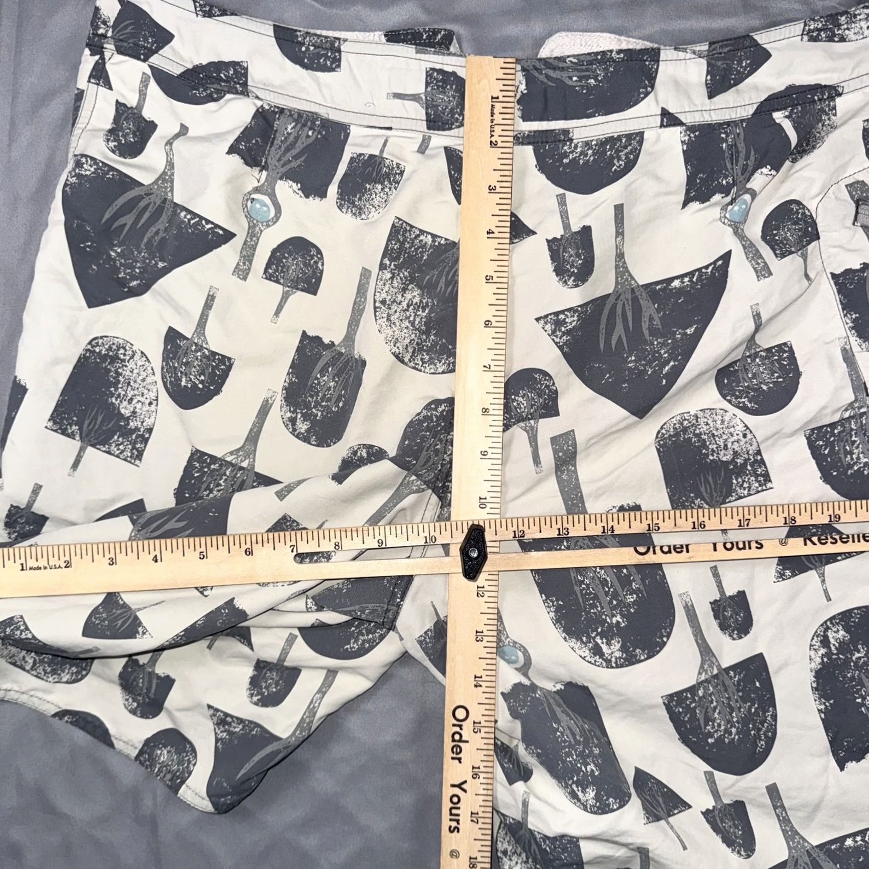 Patagonia Patagonia Board Shorts Mens 38 White Gray Graphic Swim Trunks Pockets Drawstring Size US 38 / EU 54 - 7 Thumbnail