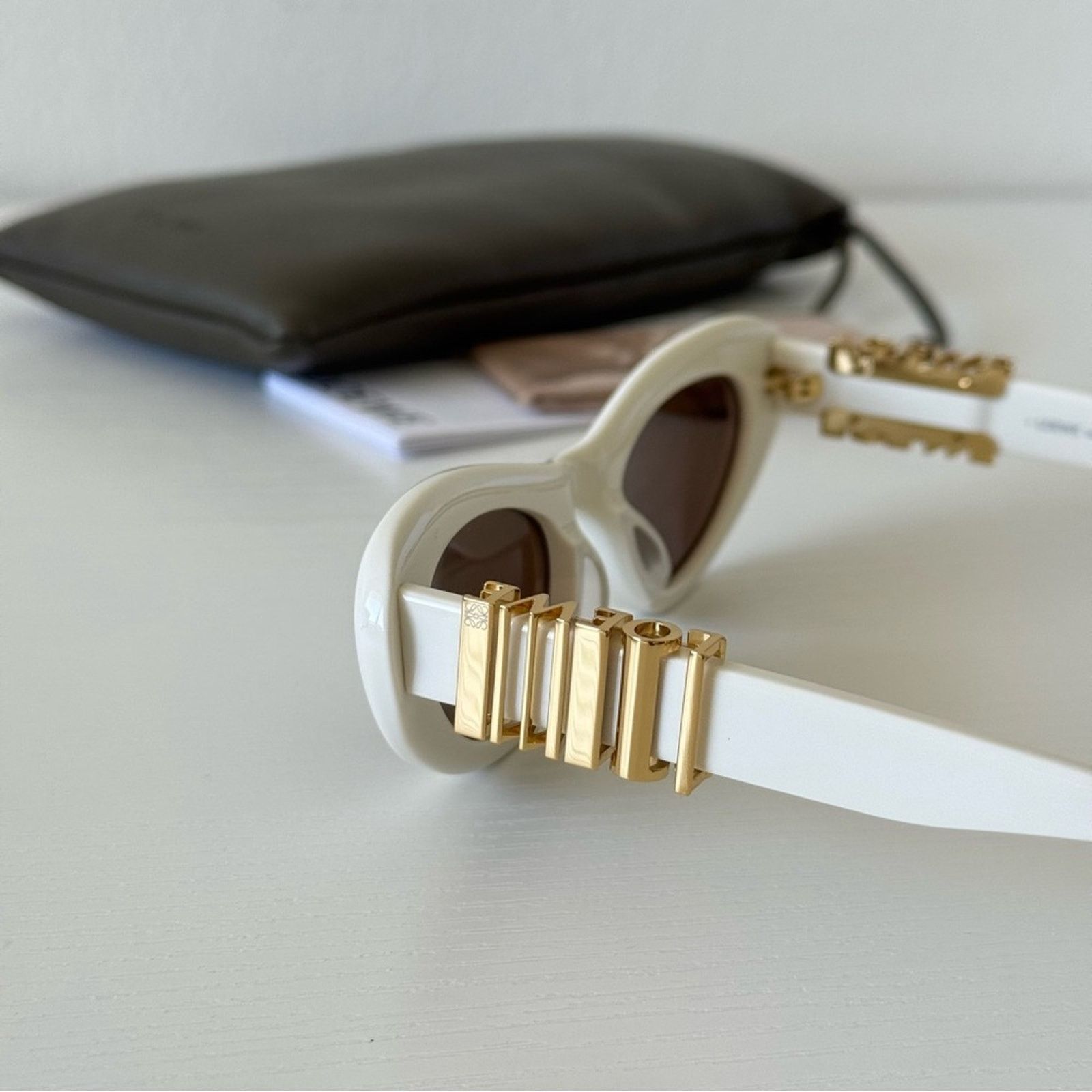 Loewe New! Loewe White Sunglasses LW40156U 25E, Authentic Size ONE SIZE - 6 Thumbnail