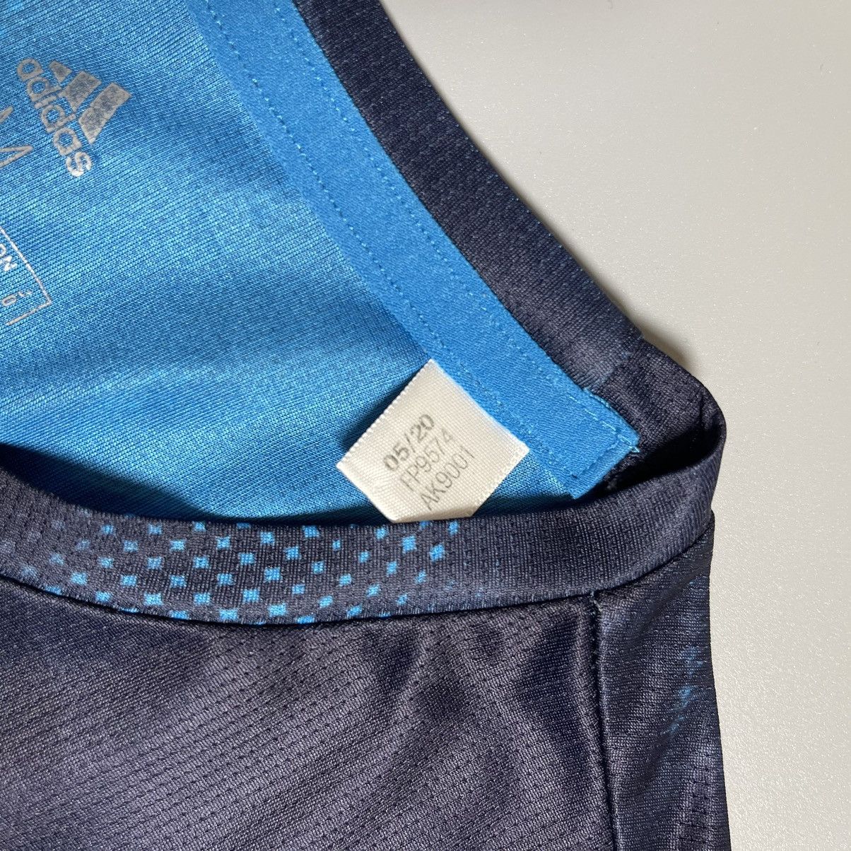 Adidas LEINSTER 2020/2021 RUGBY ADIDAS TRAINING JERSEY Size US M / EU 48-50 / 2 - 6 Thumbnail