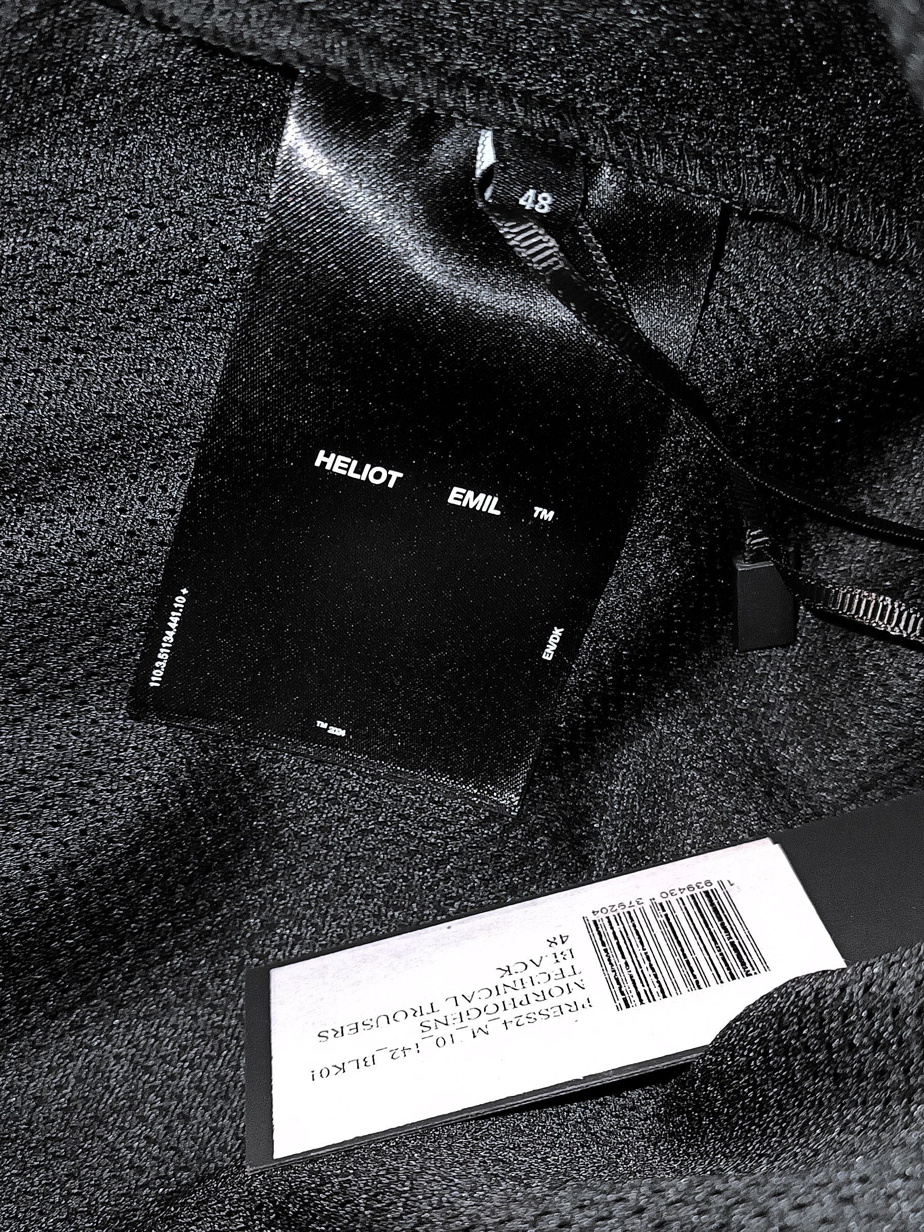 Heliot Emil PRESS24 MORPHOGENS LASERCUT-PATTERN TECHNICAL TROUSERS BLACK Size US 32 / EU 48 - 12 Thumbnail