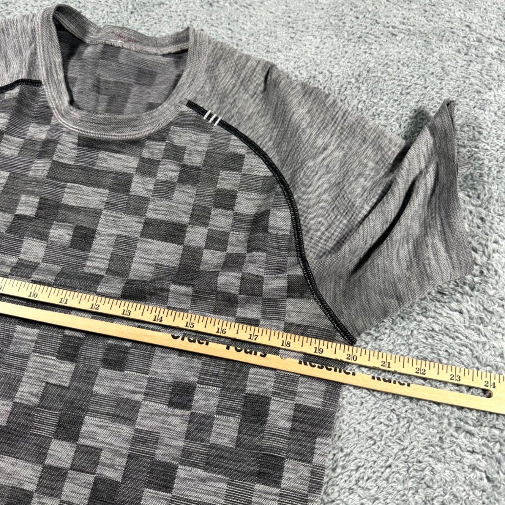 Lululemon Lululemon Metal Vent Tech Shirt Mens Medium Grey Pixel Checkered S/S Training Size US M / EU 48-50 / 2 - 8 Thumbnail