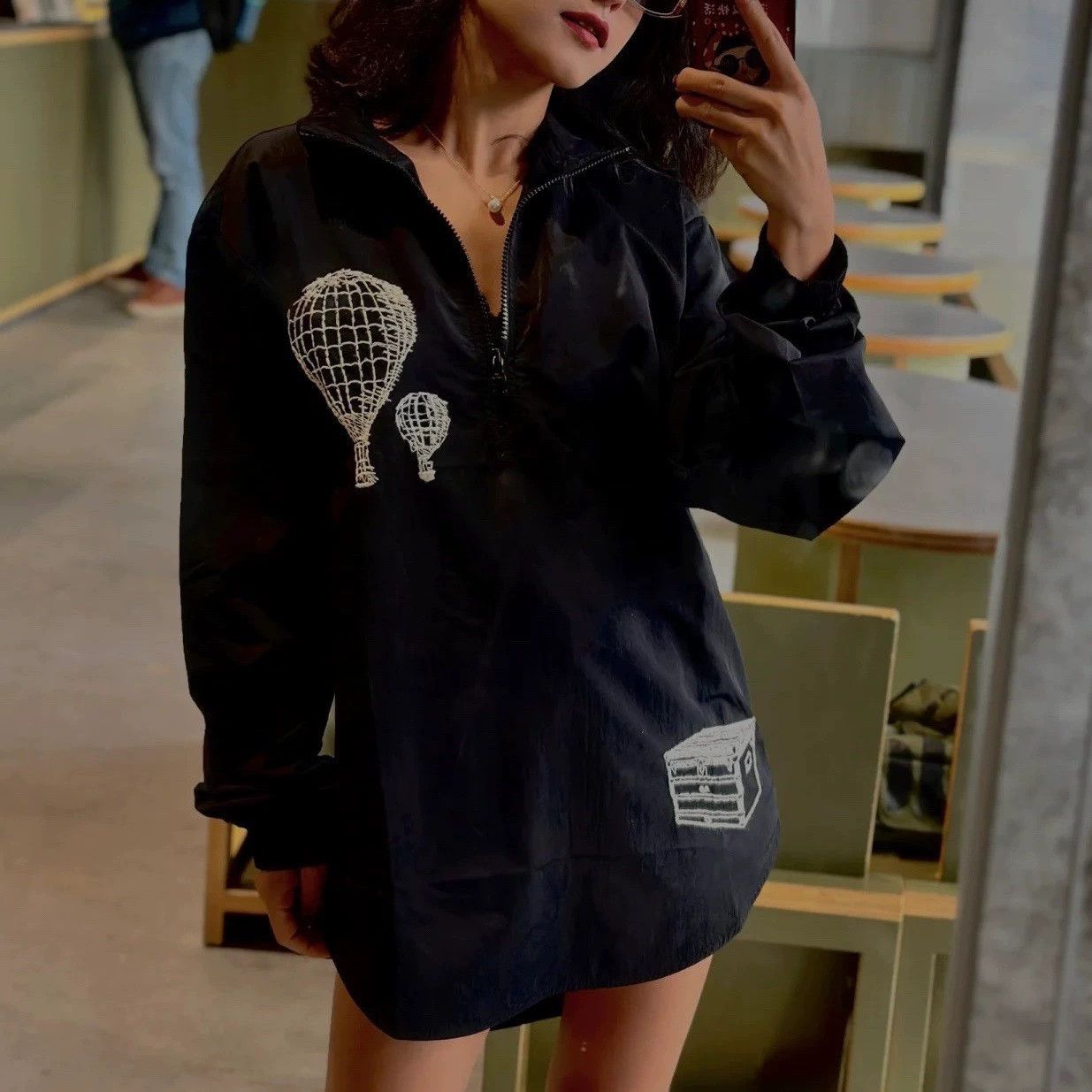 Louis Vuitton louis vuitton black pullover with balloon design Size US S / EU 44-46 / 1 - 2 Thumbnail