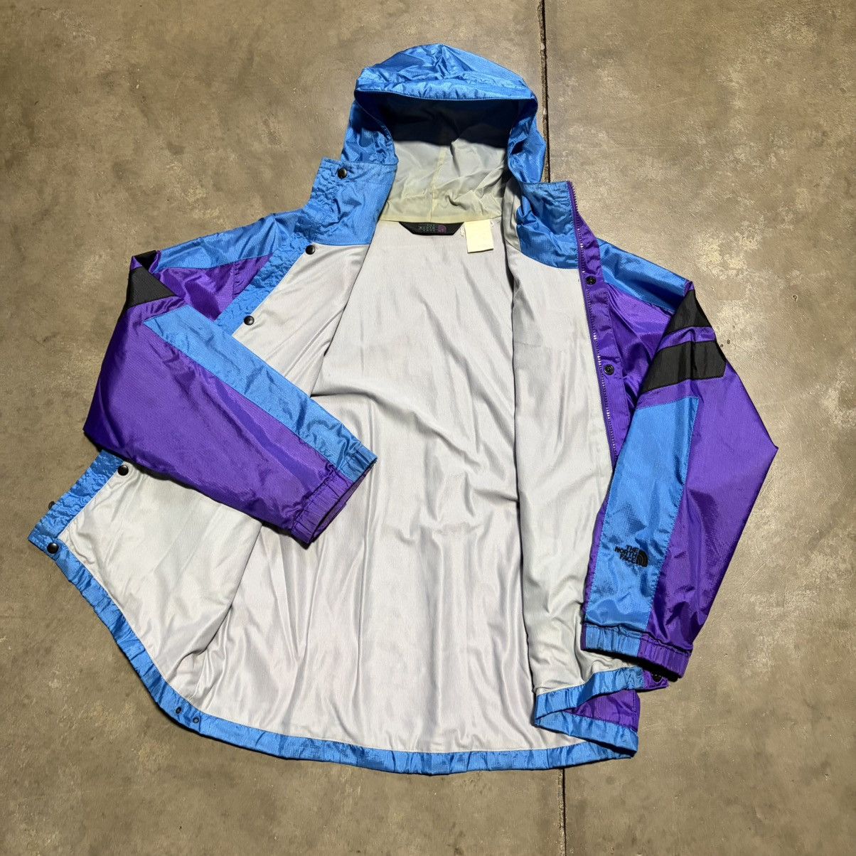 The North Face Vintage The North Face Lightweight Jacket Windbreaker Ski Size US L / EU 52-54 / 3 - 8 Thumbnail