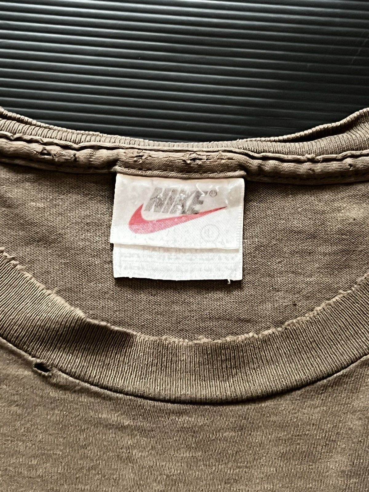 Vintage 🔥HOT DROPS🔥90s NIKE LOGO DISTRESSED TEE SHIRT Size US L / EU 52-54 / 3 - 4 Thumbnail