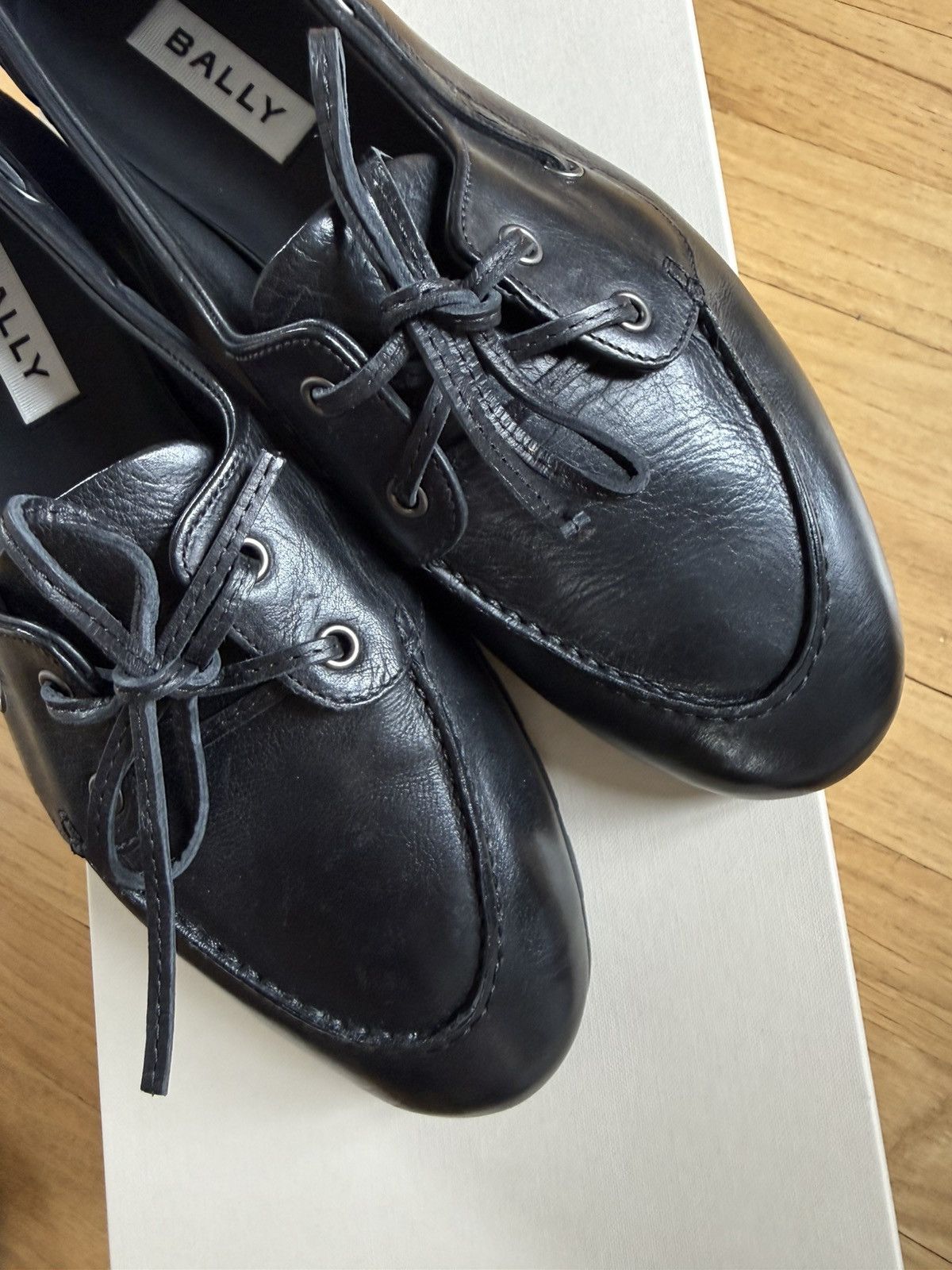 Bally Bally Plume Moccasin Loafer Boat Shoe in Black Leather Size US 7 / EU 40 - 2 Thumbnail