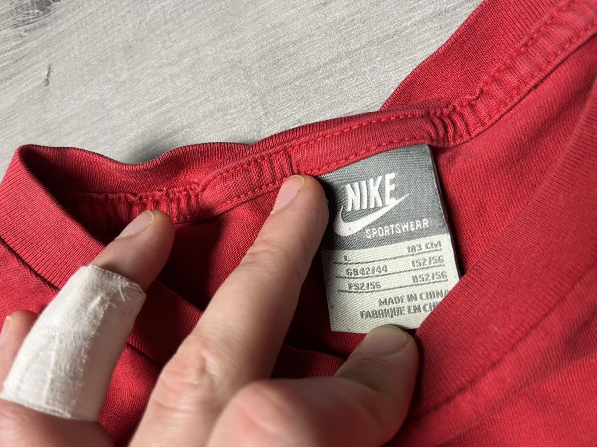 Nike Vintage Nike Manchester United Tshirt Red Devils Size Large Size US L / EU 52-54 / 3 - 4 Thumbnail