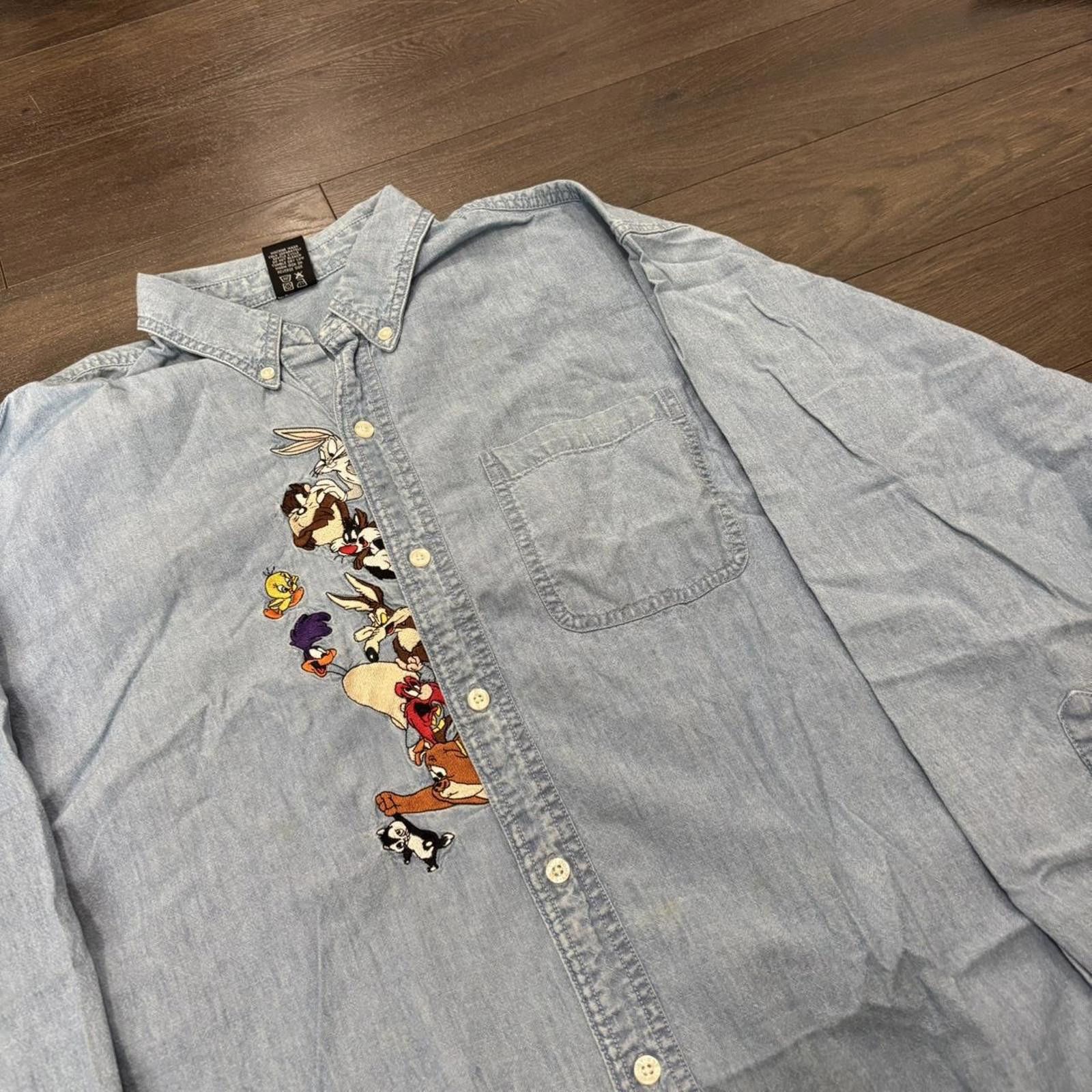 Designer vintage embroidered looney tunes button up denim shirt Size US L / EU 52-54 / 3 - 1 Thumbnail