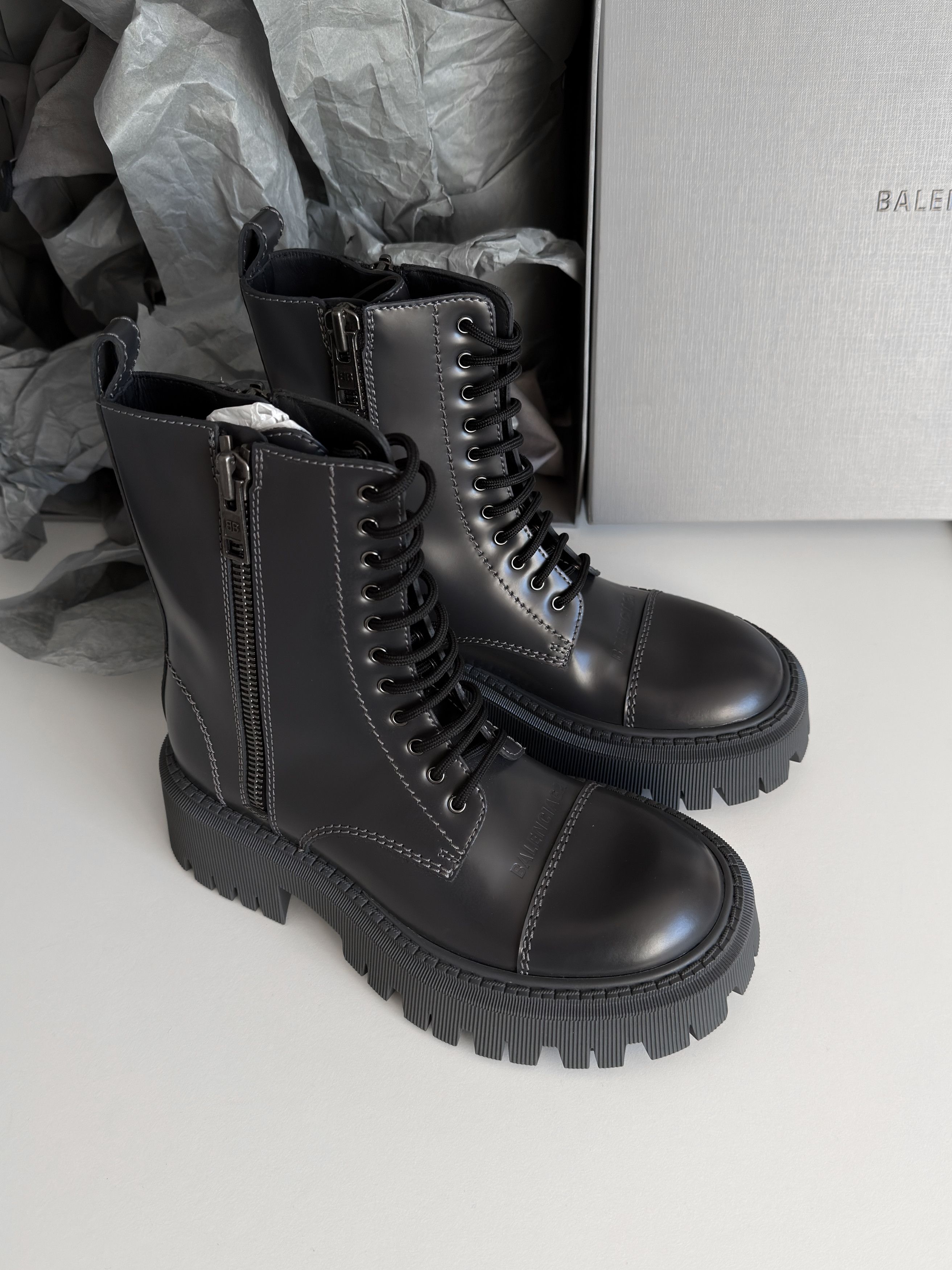 Balenciaga Balenciaga Tractor Boots Size US 6 / IT 36 - 1 Thumbnail