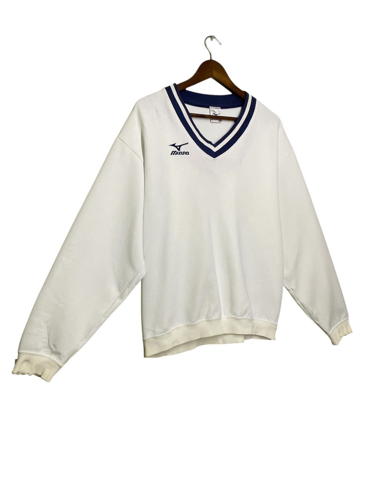 Mizuno Vintage Mizuno Mini Logo White V Neck Sweatshirt Size US M / EU 48-50 / 2 - 3 Thumbnail
