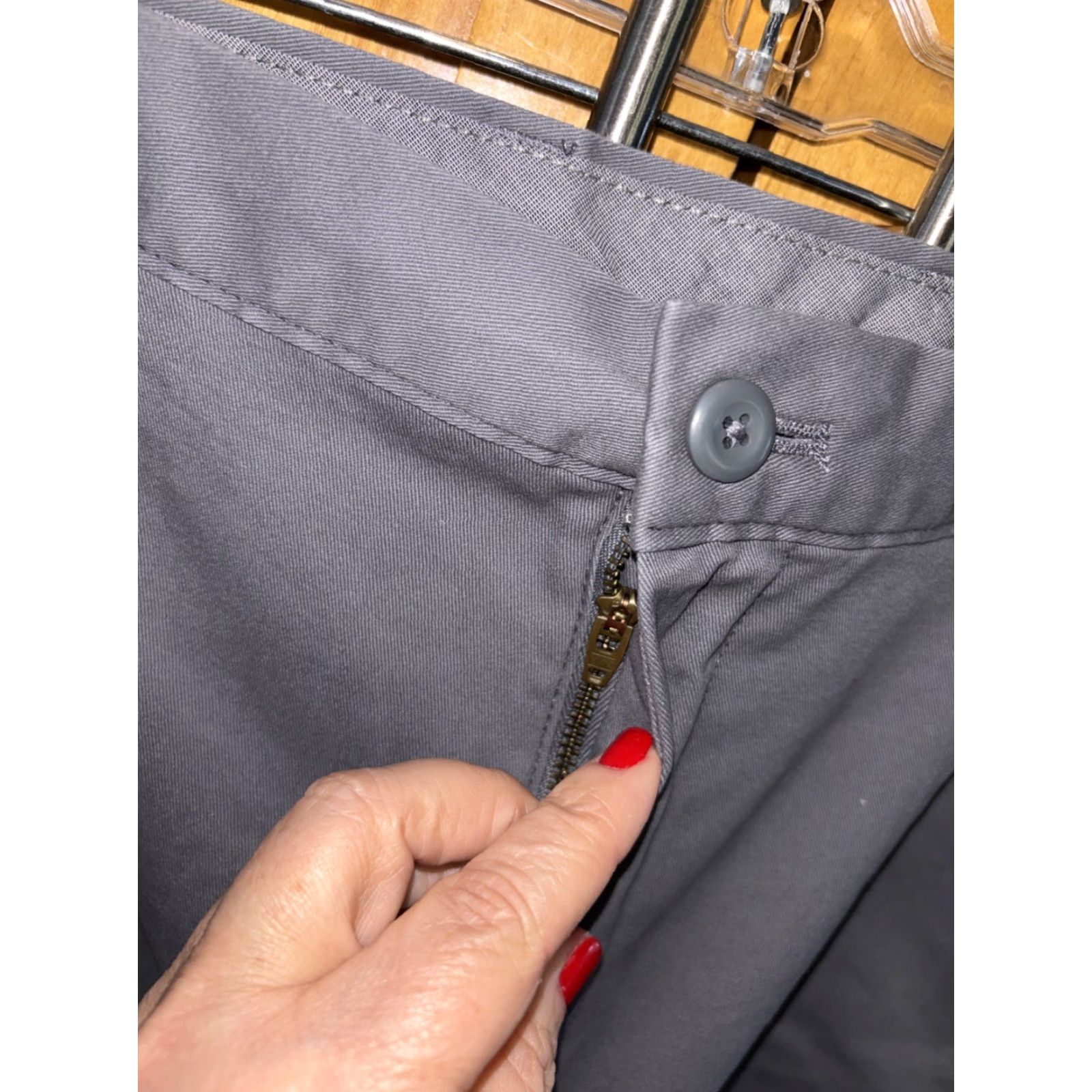 Essentials Amazon Essentials Gray Shorts Chino Flat Front 38” Pockets Zip Regular Men Shortes? Size US 38 / EU 54 - 3 Thumbnail