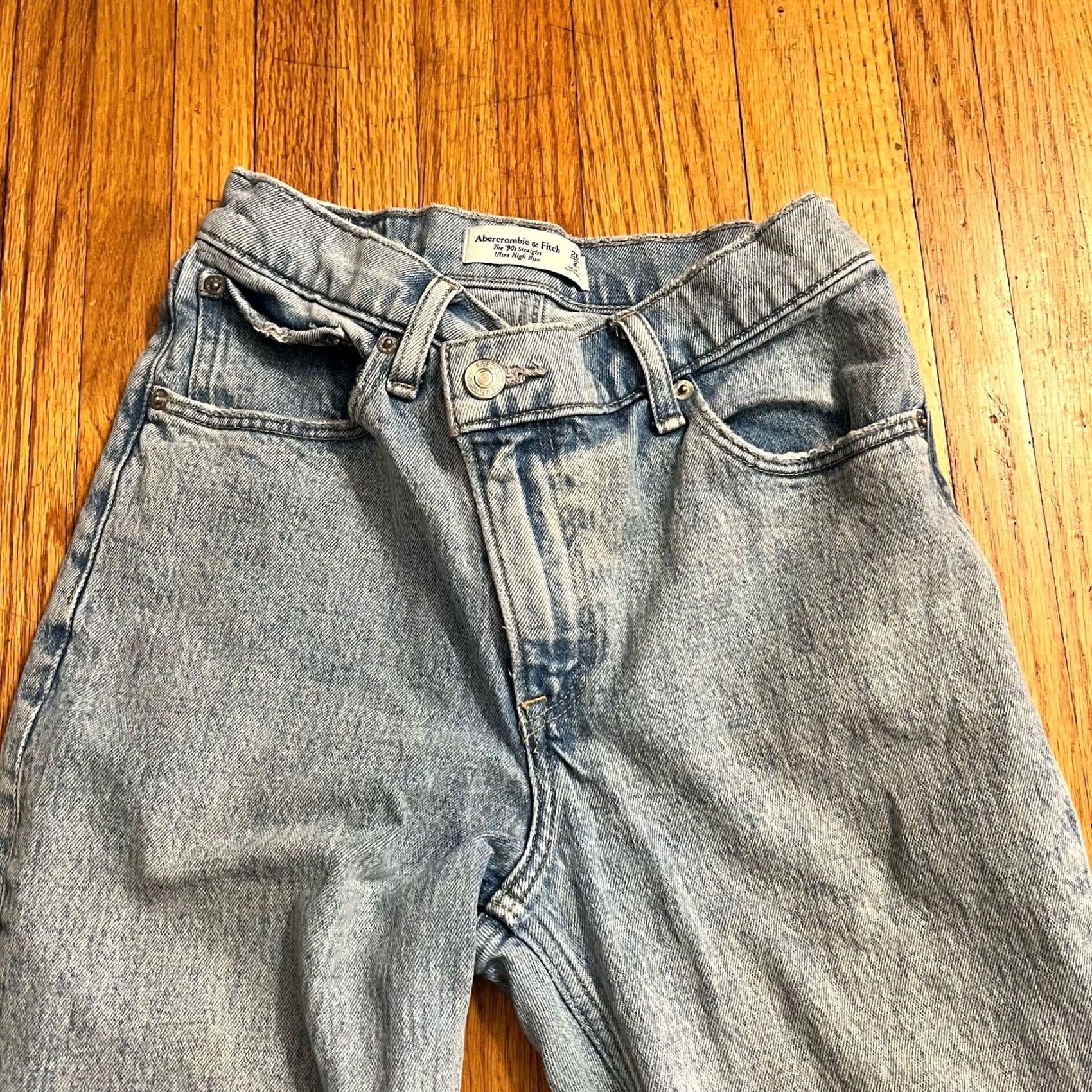 Abercrombie & Fitch Abercrombie & Fitch Jeans Womens 26 Regular Blue 90s Straight High Rise Criss Cross Jeans Womens 26 Blue 90s Straight High Rise Criss Cross Size 26" / US 2 / IT 38 - 3 Thumbnail