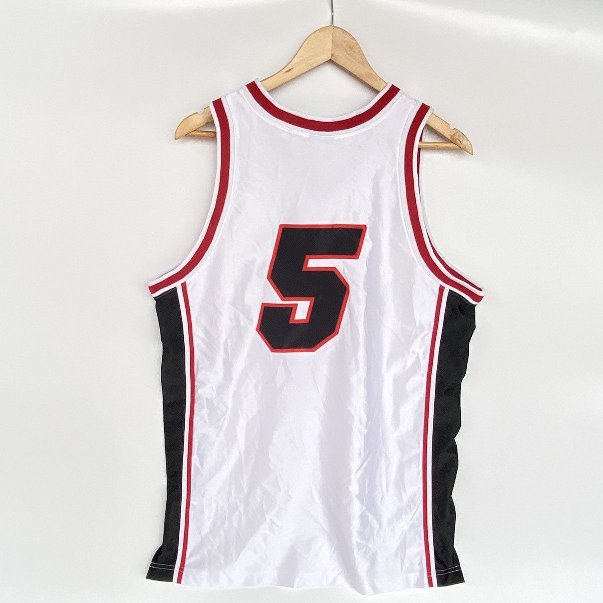 Other Vintage Nike Miami Heat White And Red Jersey Size XL Size US XL / EU 56 / 4 - 6 Thumbnail