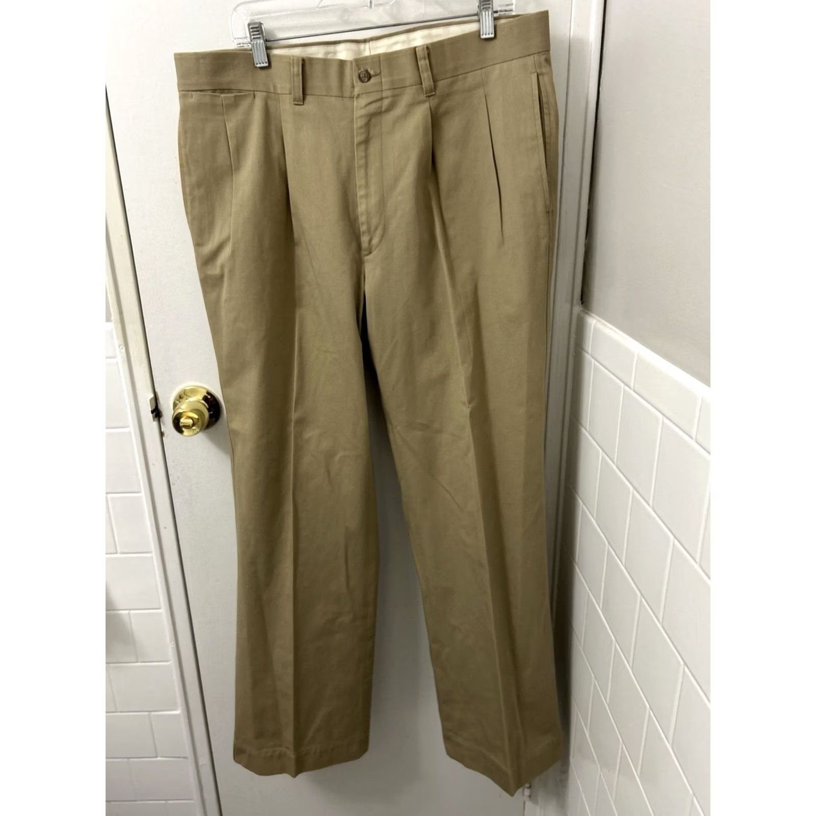Vintage VINTAGE LL Bean Pants Mens 36x31 Khaki Chino Pleated Straight Leg Wool? No, Cotton Beige Tan 5-Pocket Zipper Button Classic Slim? (Please ignore) Size US 36 / EU 52 - 2 Thumbnail