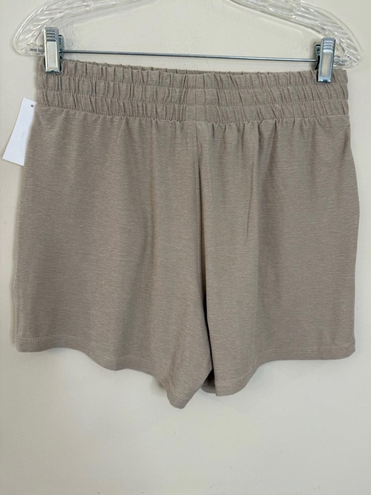 Athletic Works Athletic Works Buttercup Sport Short tan pockets SZ M(8-10) Size 32" / US 10 / IT 46 - 2 Thumbnail