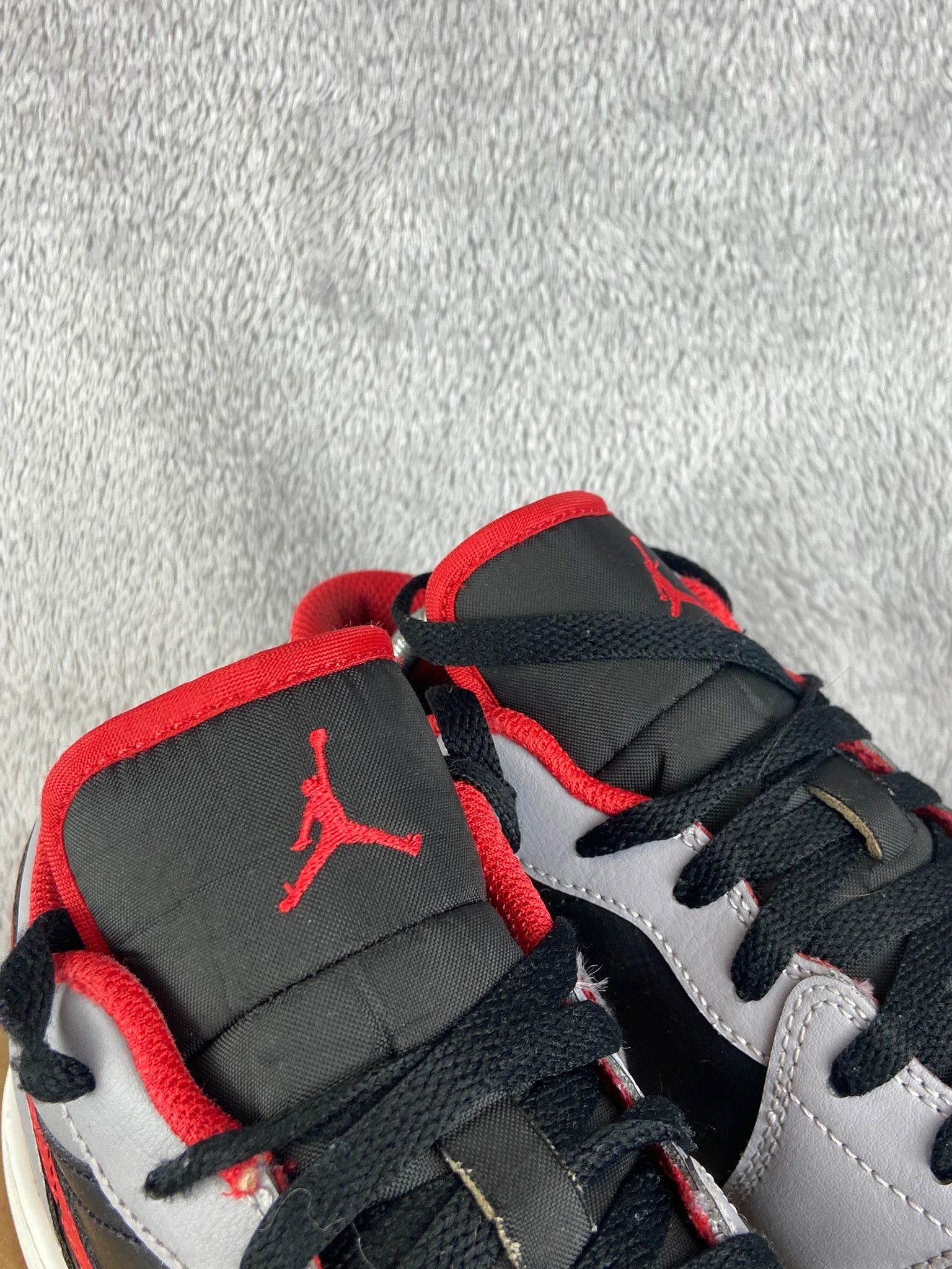 Jordan Brand Jordan sneakers grey red retro vintage streetwear Size US 5.5 / EU 38 - 5 Thumbnail