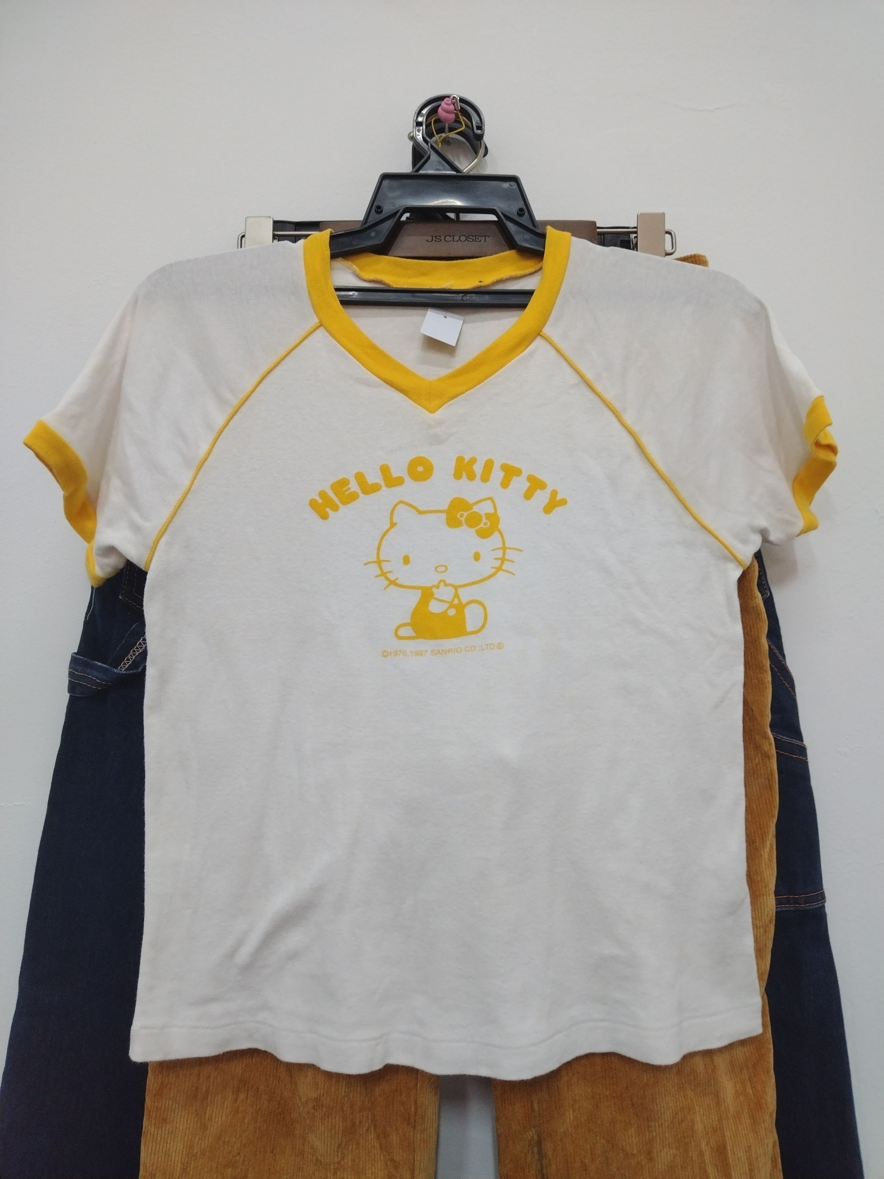 Cartoon Network × Vintage Hello Kitty Awesome Vtg Single stitch V Neck raglan T-shirt Size S / US 4 / IT 40 - 1 Thumbnail