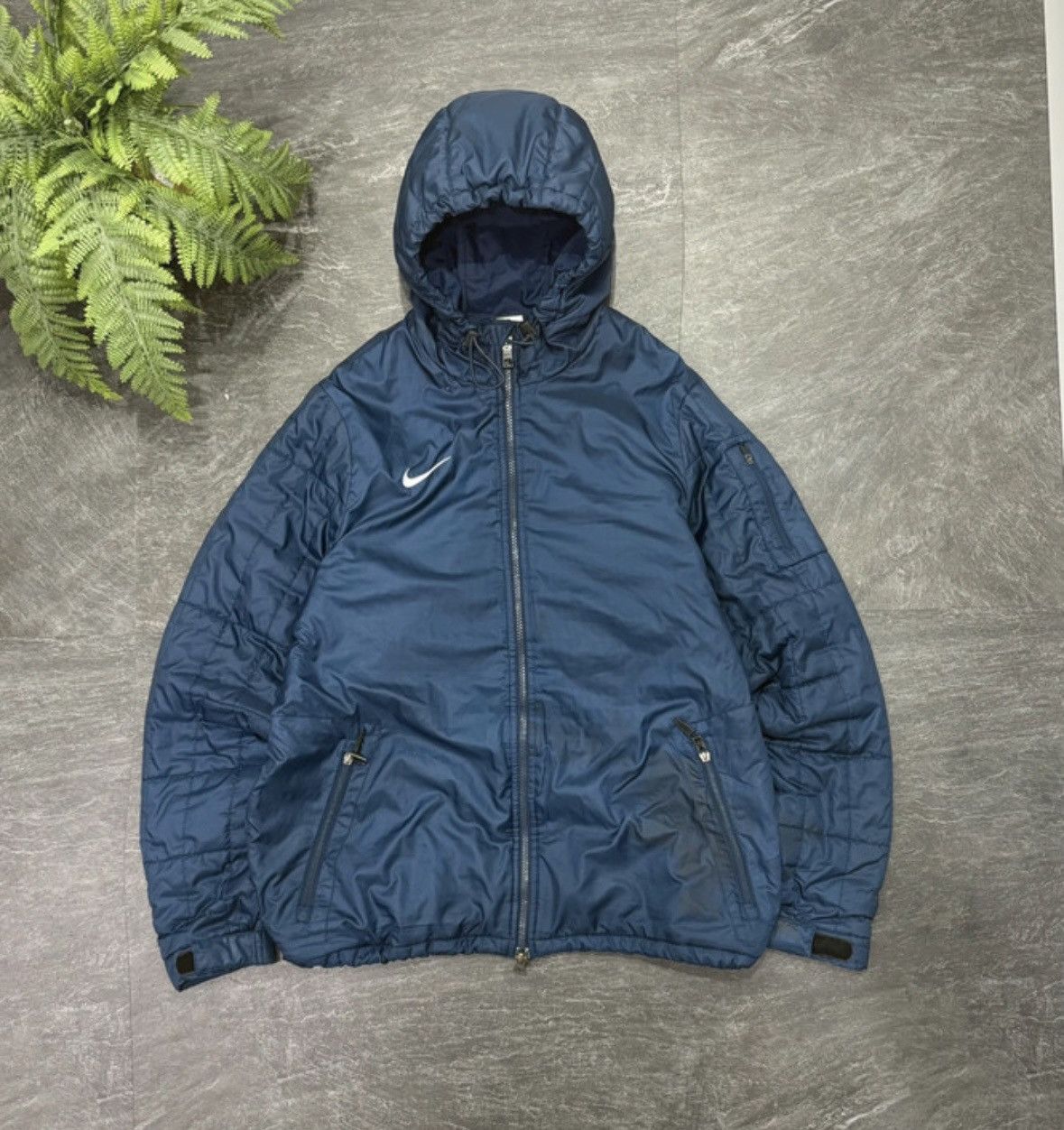 Nike 90s Nike Vintage Swoosh Logo Retro Down Jacket Rare Size US L / EU 52-54 / 3 - 1 Thumbnail