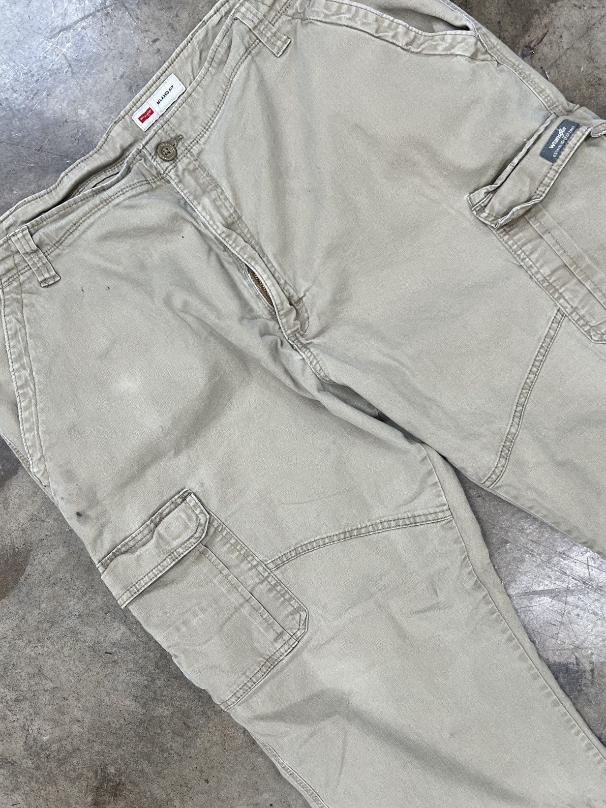 Vintage × Wrangler Vintage Wrangler Khaki Cargo Pants Relaxed Fit sz. 42x32 Size US 42 / EU 58 - 1 Thumbnail