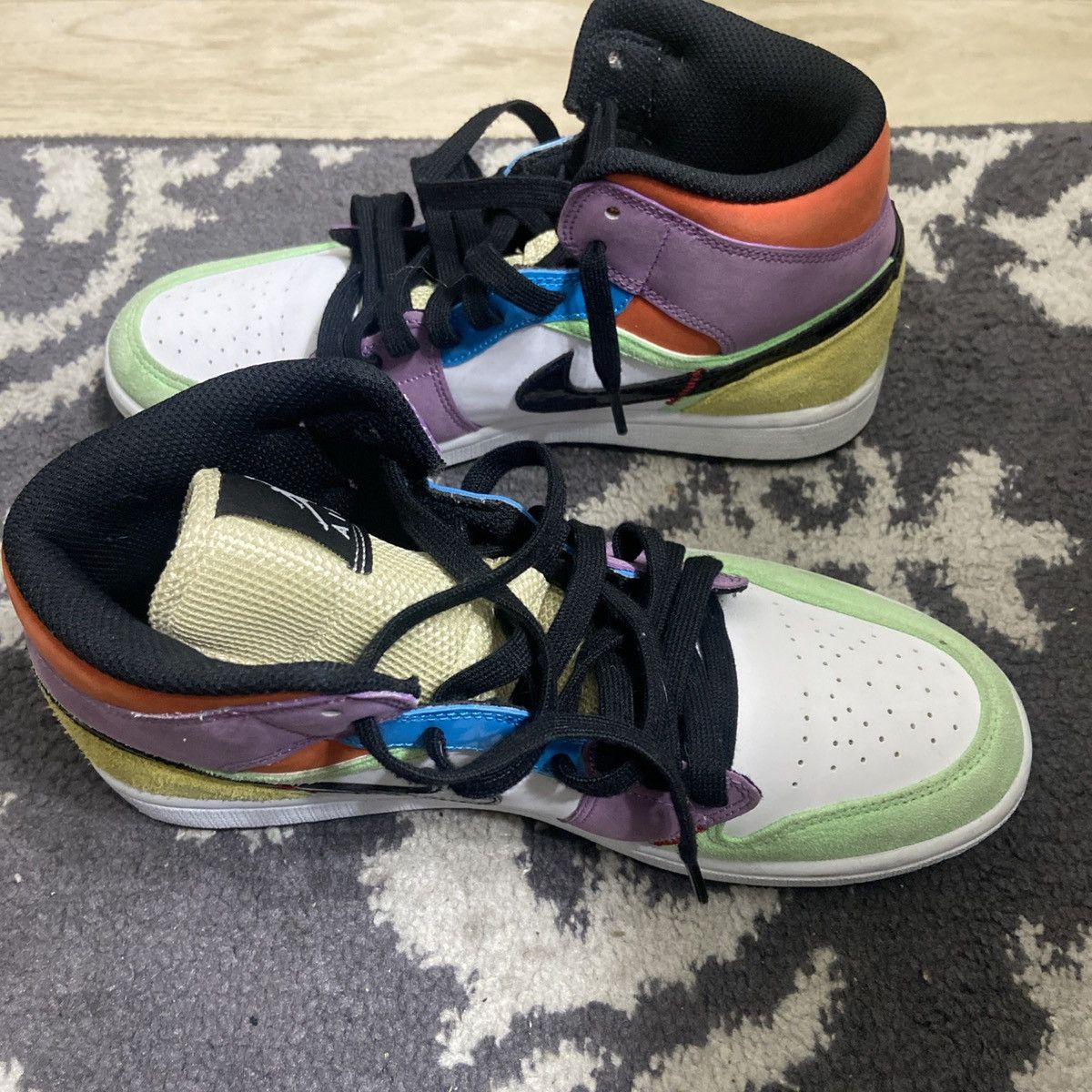 Jordan Brand 2020 Wmns Air Jordan 1 Mid SE 'Lightbulb' Size US 9 / IT 39 - 5 Thumbnail