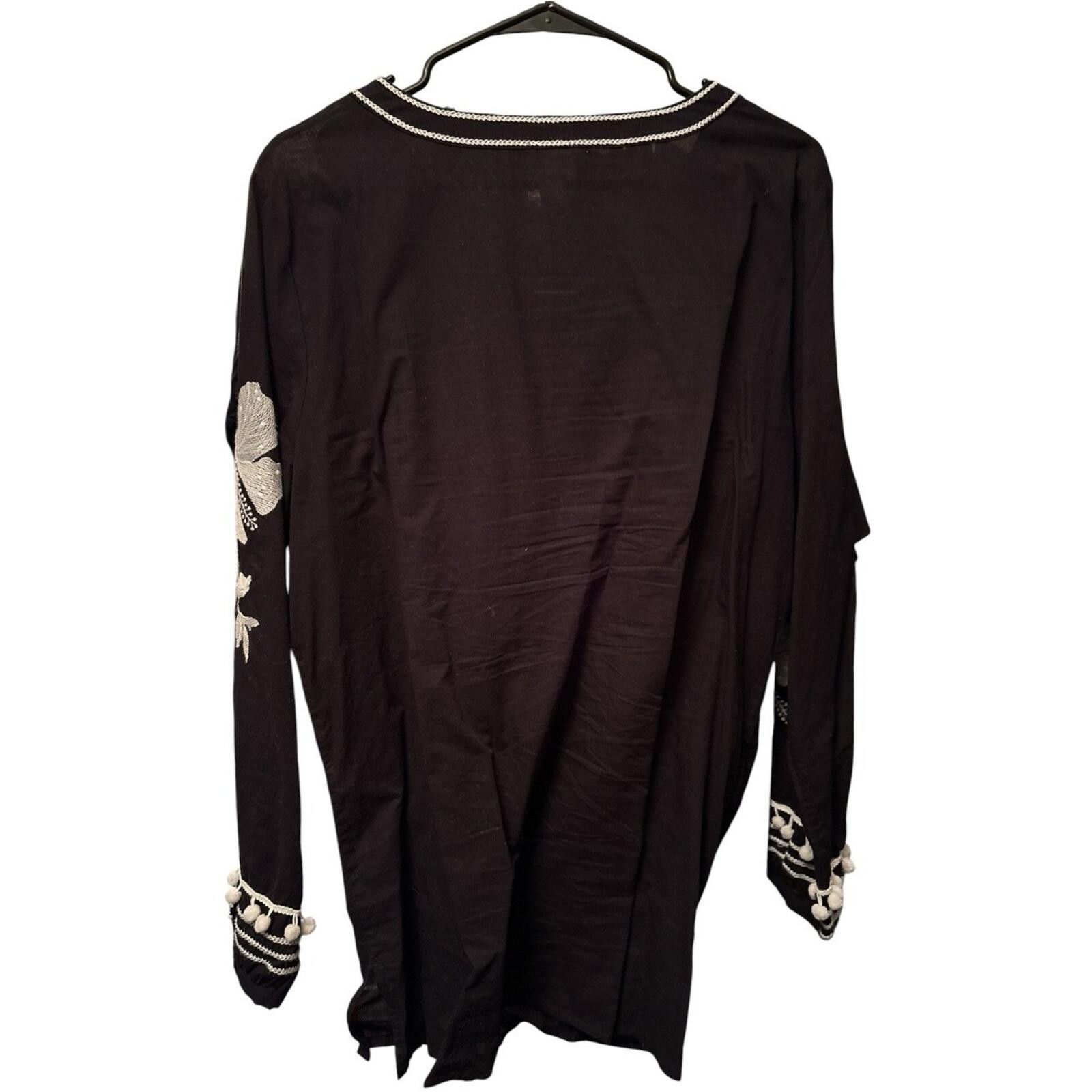 Chicos Chico's Black Tunic with White Floral Sleeve Embroidery Size M / US 6-8 / IT 42-44 - 2 Thumbnail