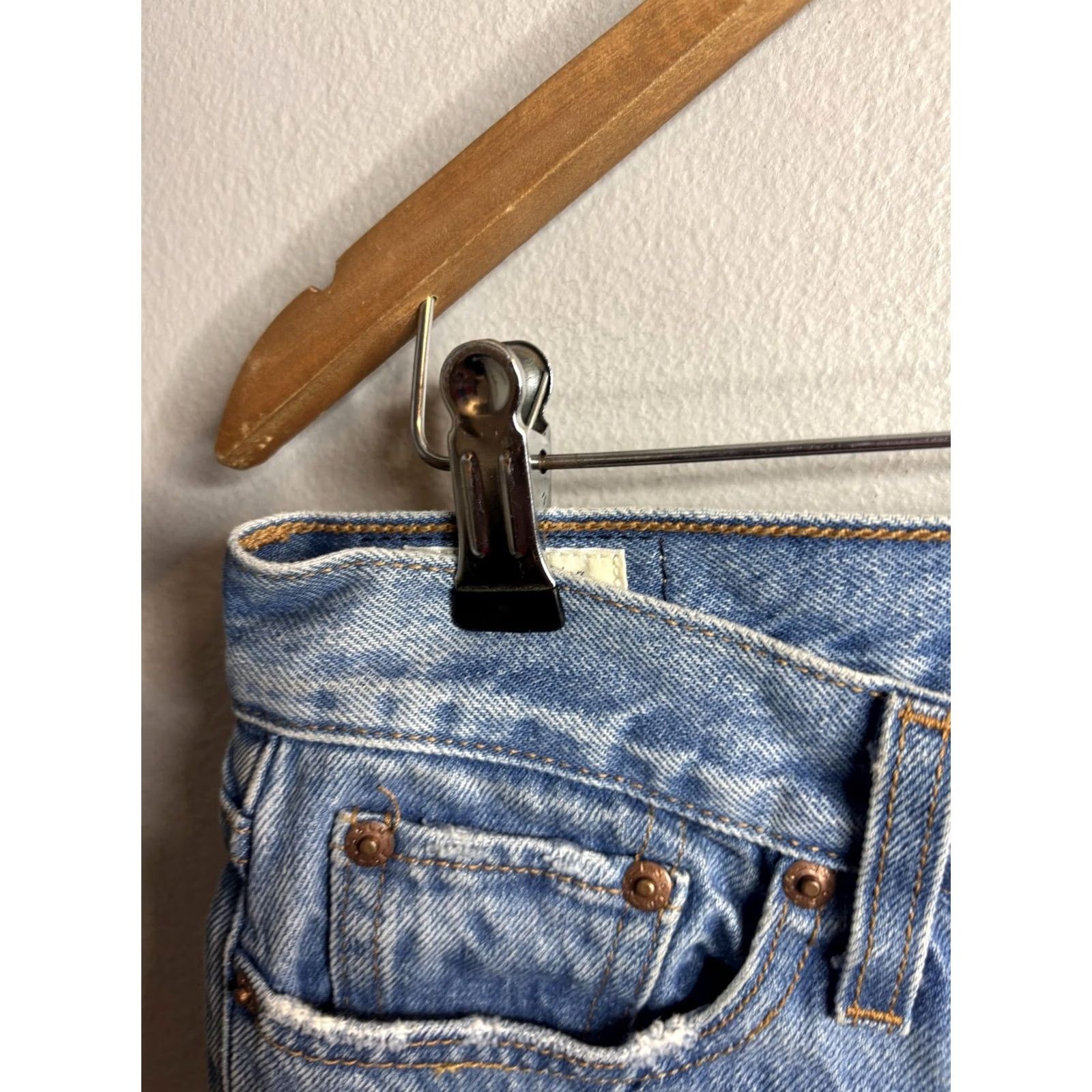 Levi's VINTAGE Levi's Wedgie Straight Jeans Womens 25 Light Blue High Rise Cropped Raw Hem Distressed Pockets Denim Jeans Womens Size 42" / US 20 - 3 Thumbnail