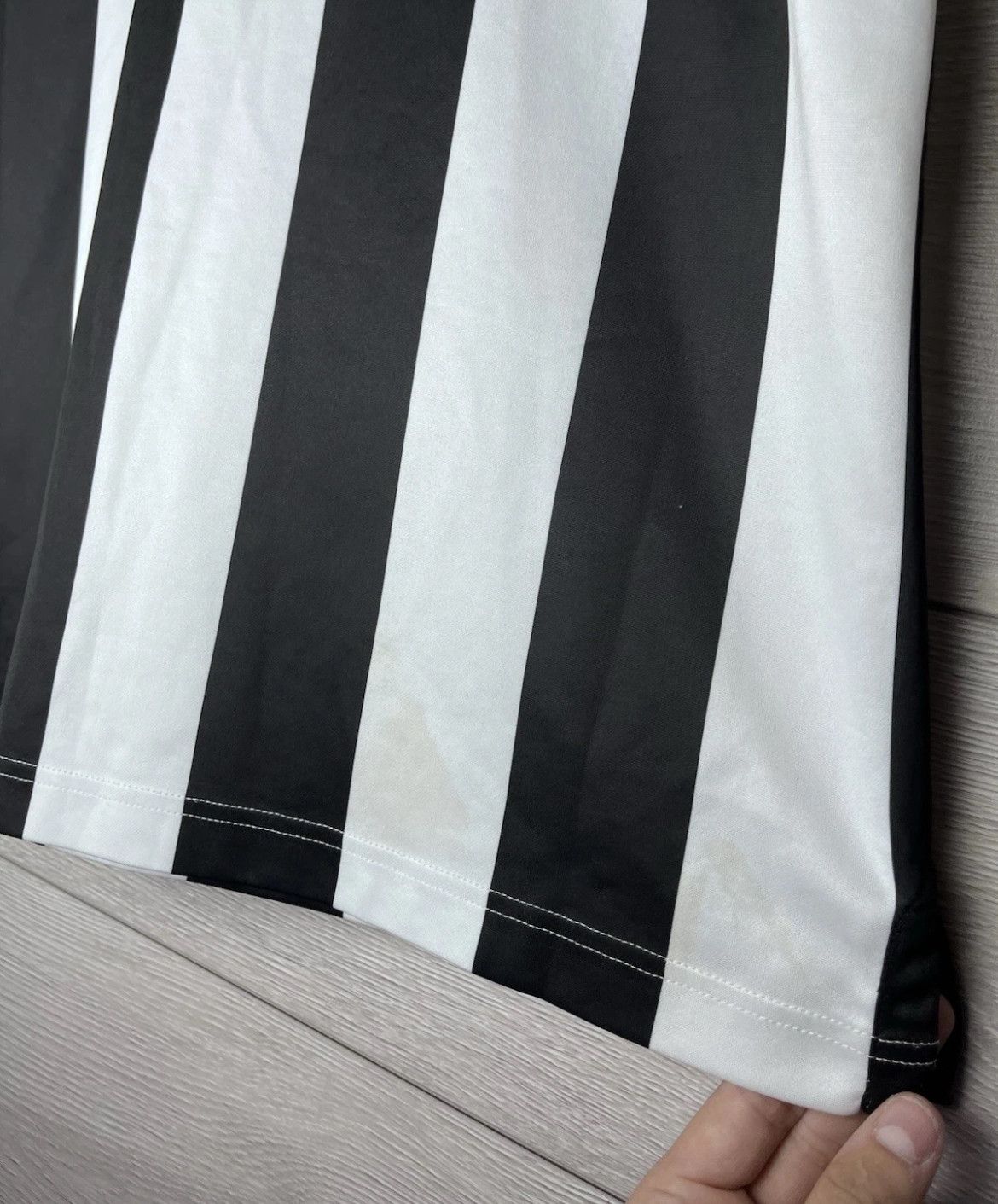 Other Mens soccer jersey Newcastle United score draw size M Size US M / EU 48-50 / 2 - 9 Thumbnail