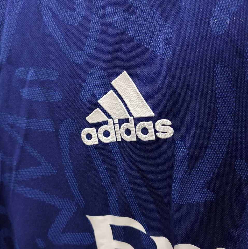 Adidas 𝐑𝐄𝐀𝐋 𝐌𝐀𝐃𝐑𝐈𝐃 21/22 𝐉𝐄𝐑𝐒𝐄𝐘 Size US M / EU 48-50 / 2 - 7 Thumbnail
