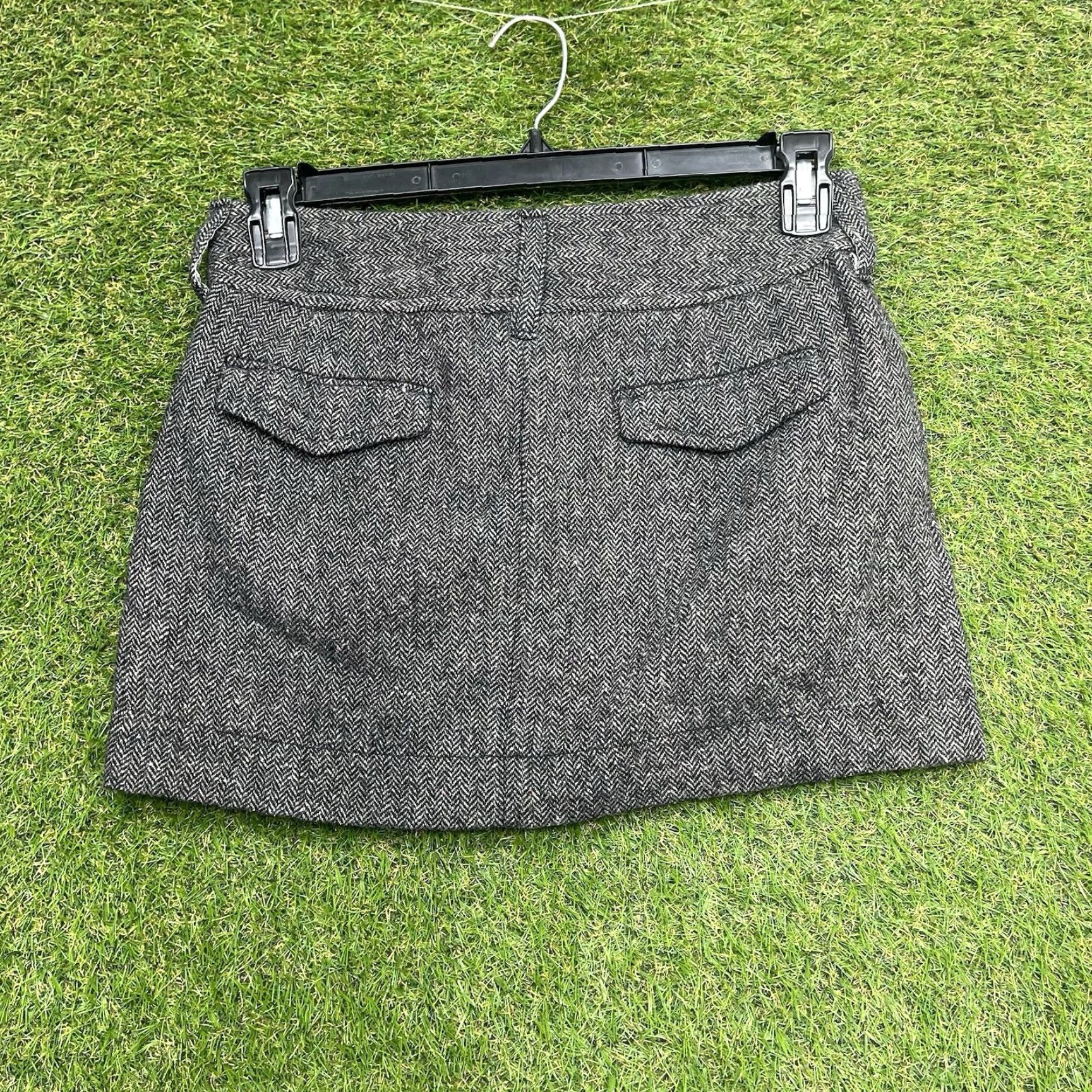 American Eagle Outfitters American Eagle Outfitters Skirt 6 Mini Wool Herringbone Gray Short Size 6 Women University Style Casual Vintage No Size 28" / US 6 / IT 42 - 2 Thumbnail