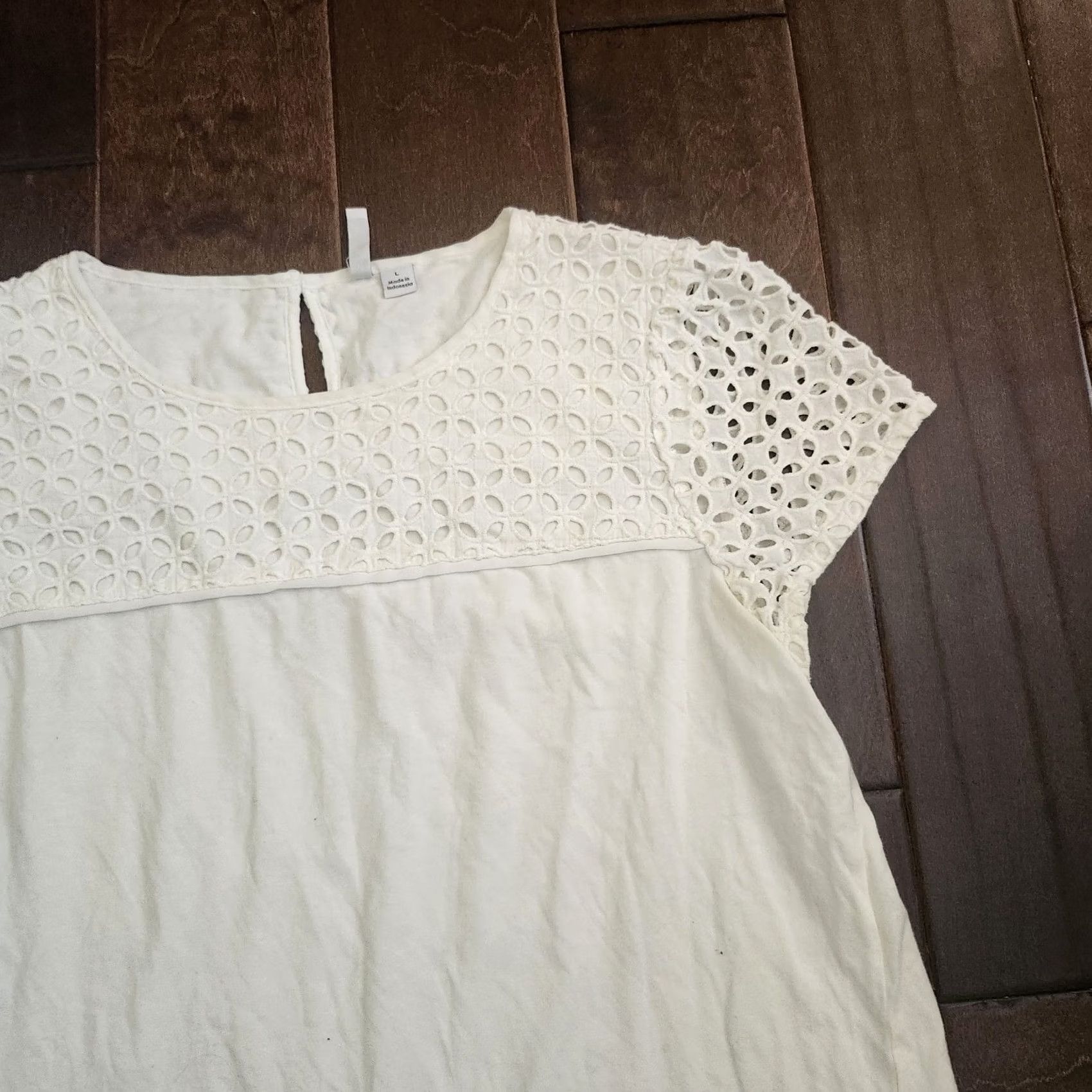 Vintage ELLE White Lace Yoke Short Sleeve Top JUNIOR L Blouse Women Shirt Casual Party/Cocktail Travel Basics Cotton Blend Pullover Slim/Regular Fit Size L / US 10 / IT 46 - 6 Thumbnail