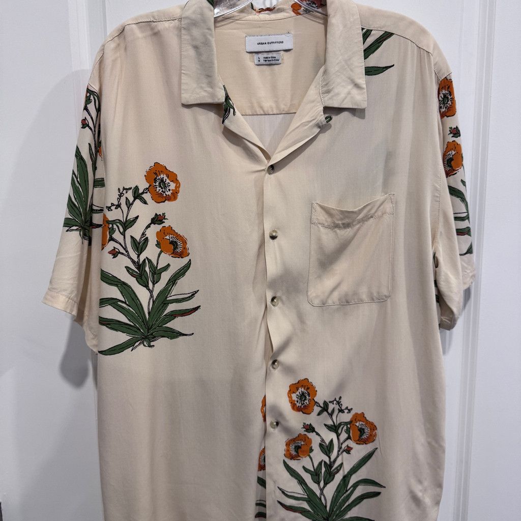 Urban Outfitters Urban Outfitters Men’s Floral short sleeve buttonfront Size US L / EU 52-54 / 3 - 1 Thumbnail