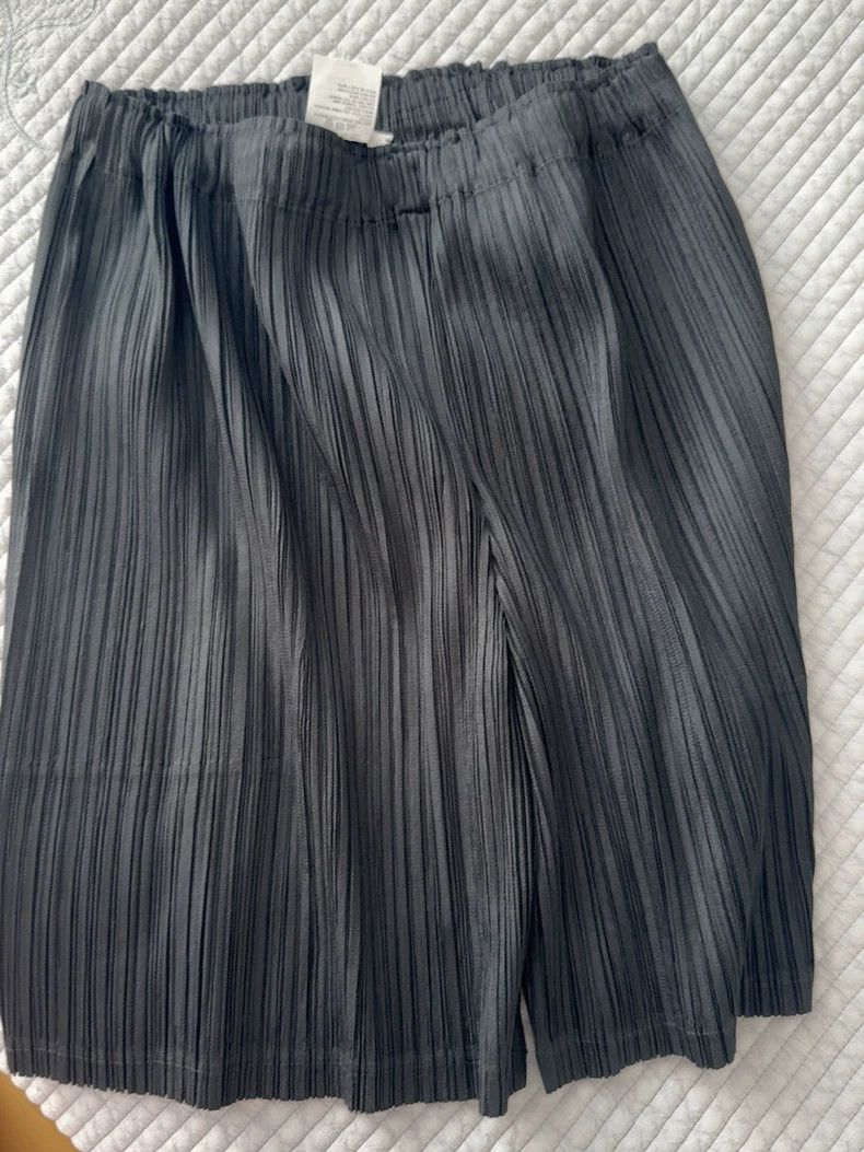 Issey Miyake issey miyake size:3 Black pleated shorts Size US 26 / EU 42 - 1 Thumbnail