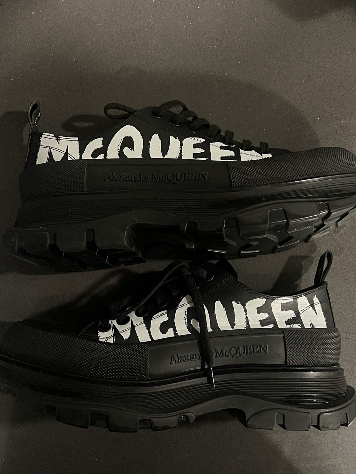 Alexander McQueen Alexander McQueen Logo Printed Low-Top Size US 11 / EU 44 - 2 Thumbnail
