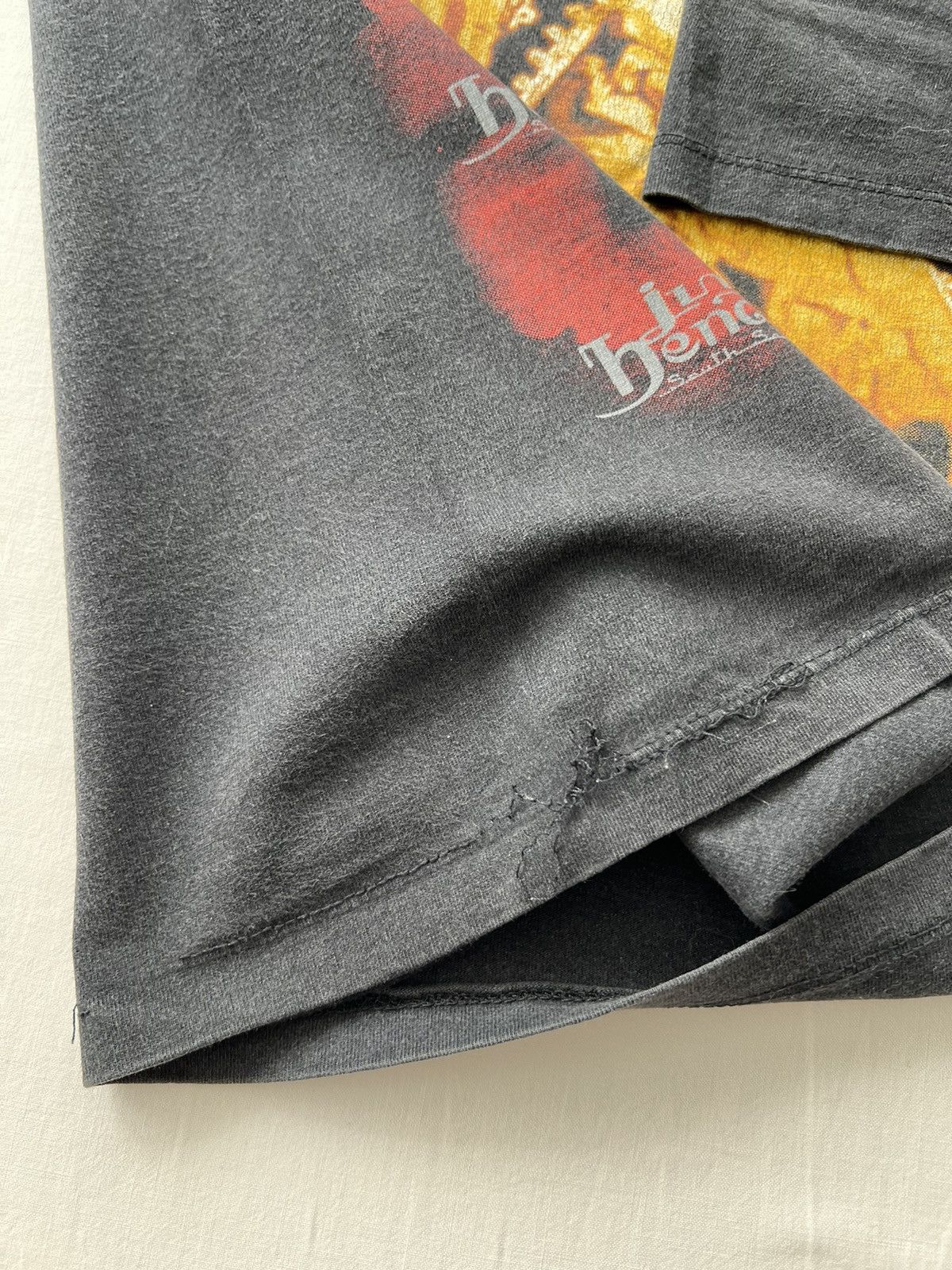 Band Tees Vintage 90s Jimi Hendrix South Saturn Delta Black T-shirt Size US S / EU 44-46 / 1 - 9 Thumbnail