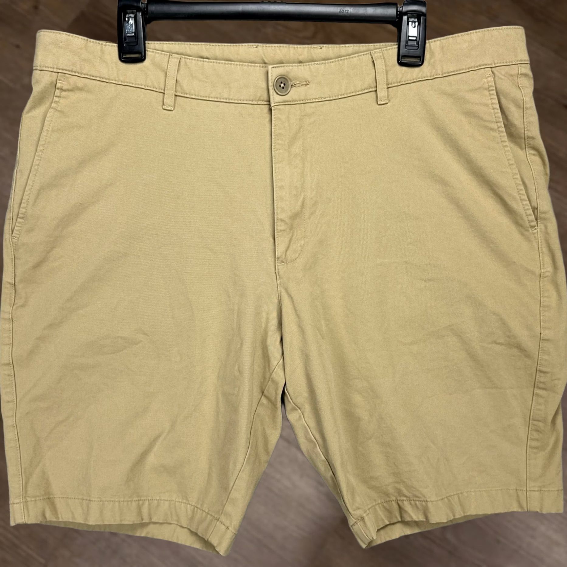 Jos. A. Bank Jos. A. Bank Traveler Mens Khakis Shorts 38 Tan Flat Front Stretch Tailored Fit Casual Outdoor Walking Comfort Size US 38 / EU 54 - 1 Thumbnail