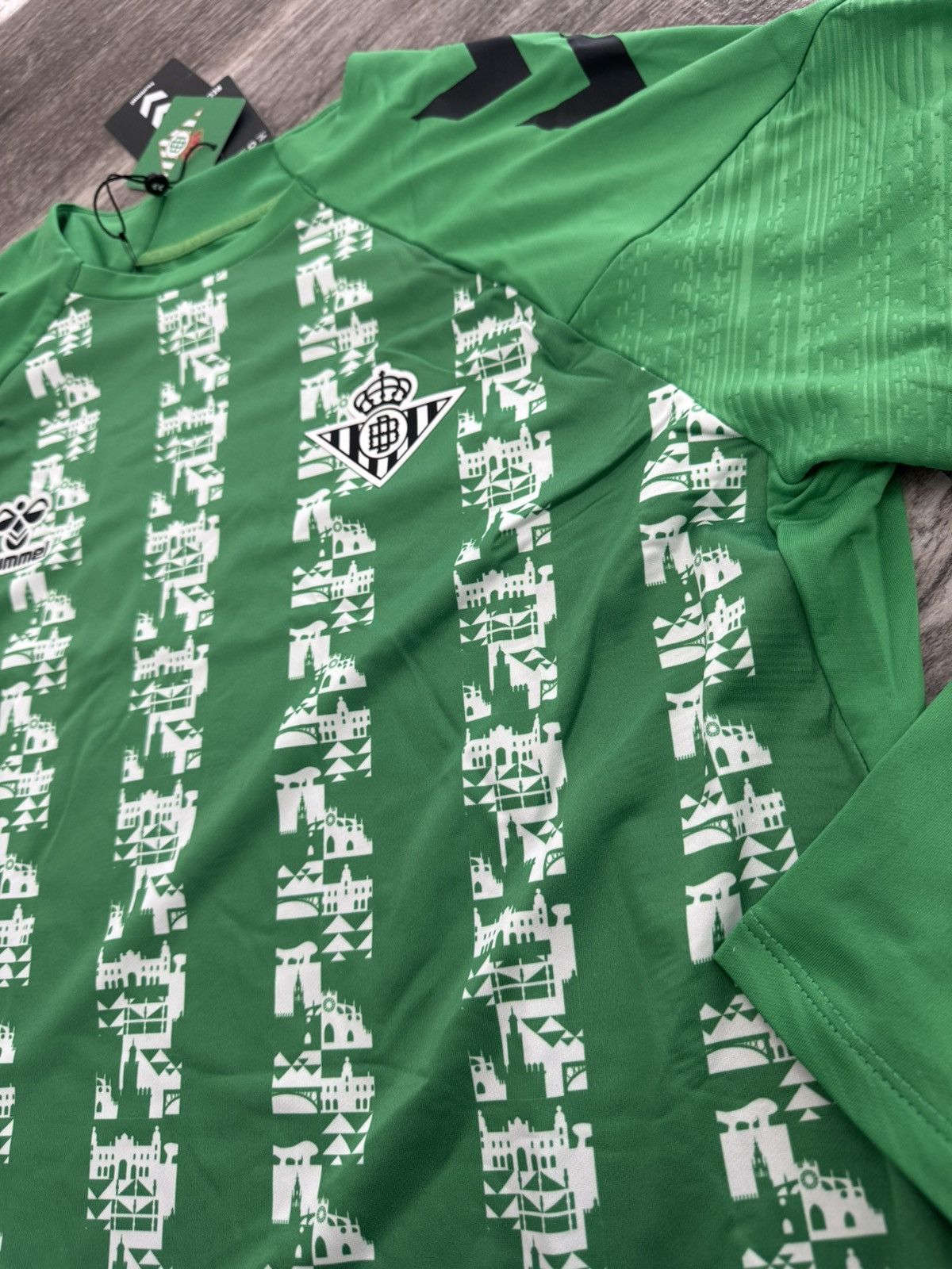 Hummel Real Betis Training Sweater 24/25 Size US M / EU 48-50 / 2 - 2 Thumbnail