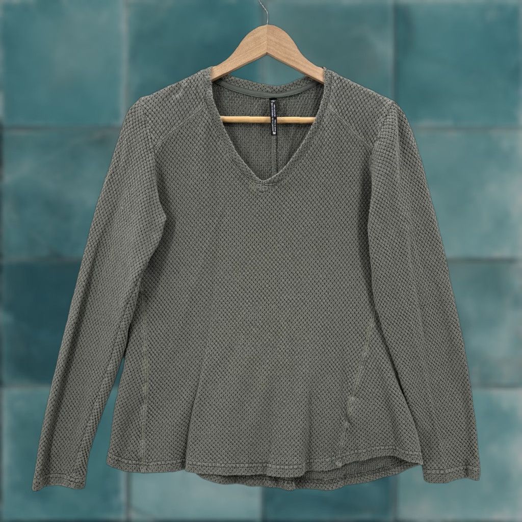 Vintage Kuhl Lyrik Sweater Womens Medium Gray V-Neck Long Sleeve Thermal Top Knit Pullover Casual 90s? Size M / US 6-8 / IT 42-44 - 1 Thumbnail