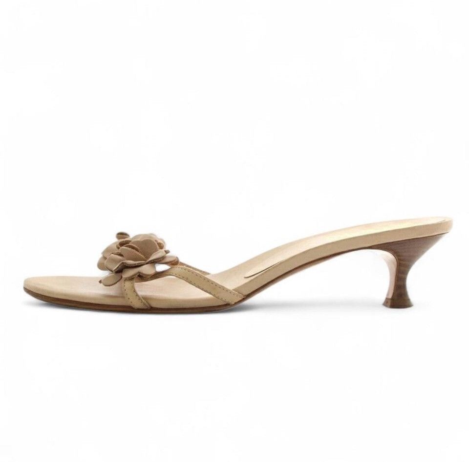 Salvatore Ferragamo Flower Nude Kitten Heels Salvatore Ferragamo Size US 7.5 / IT 37.5 - 2 Thumbnail