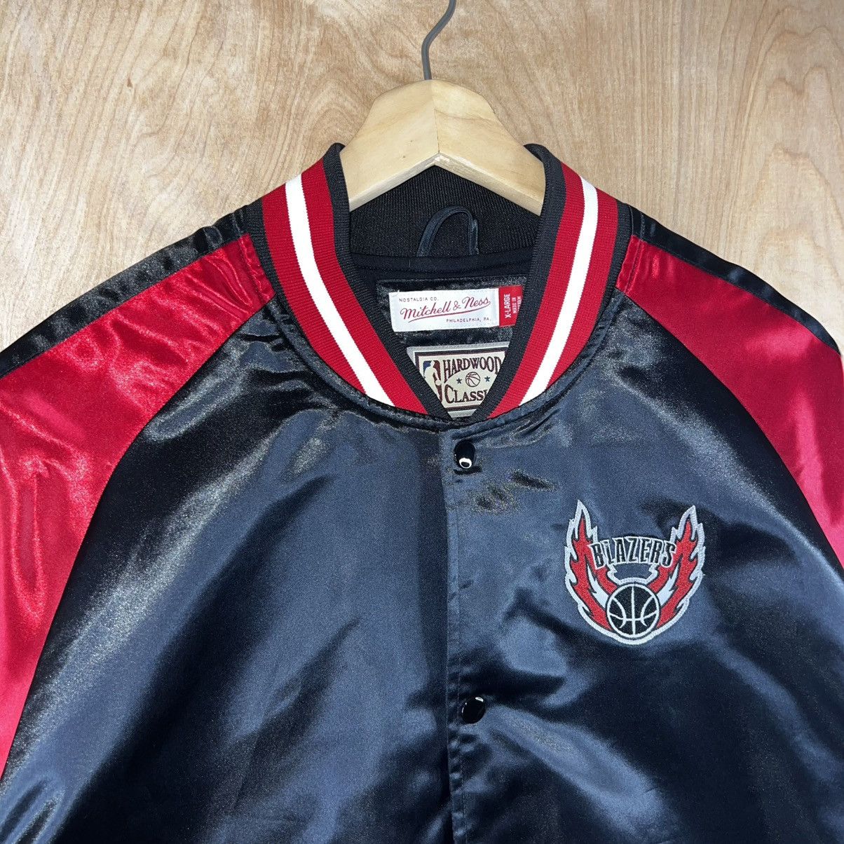 Mitchell & Ness MITCHELL & NESS NBA PORTLAND TRAILBLAZERS SATIN JACKET Size US XL / EU 56 / 4 - 2 Thumbnail