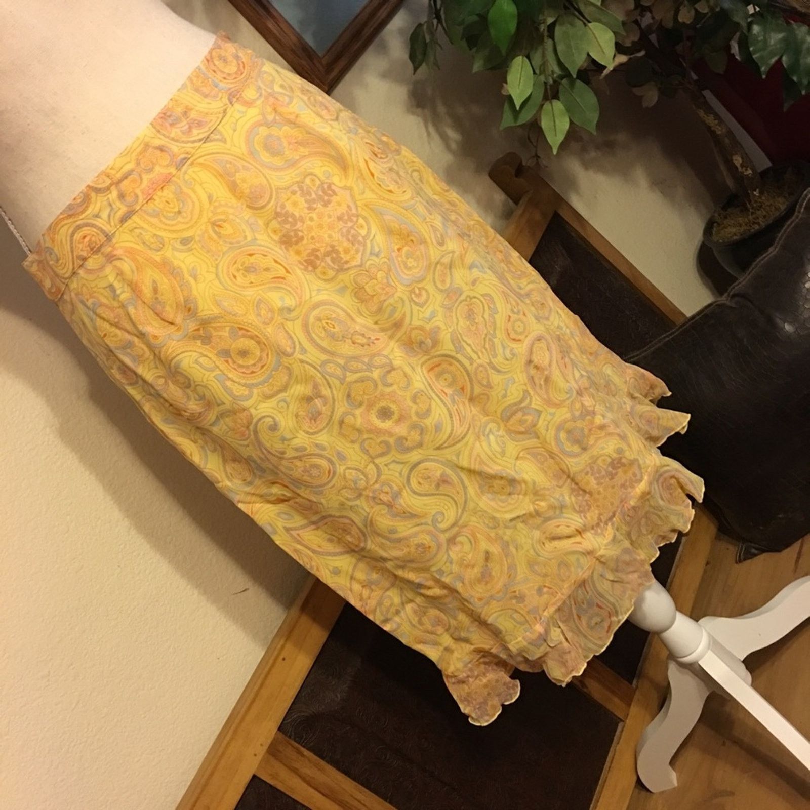 Other Jaclyn Smith yellow paisley print ruffle hem skirt Size 30" / US 8 / IT 44 - 1 Thumbnail