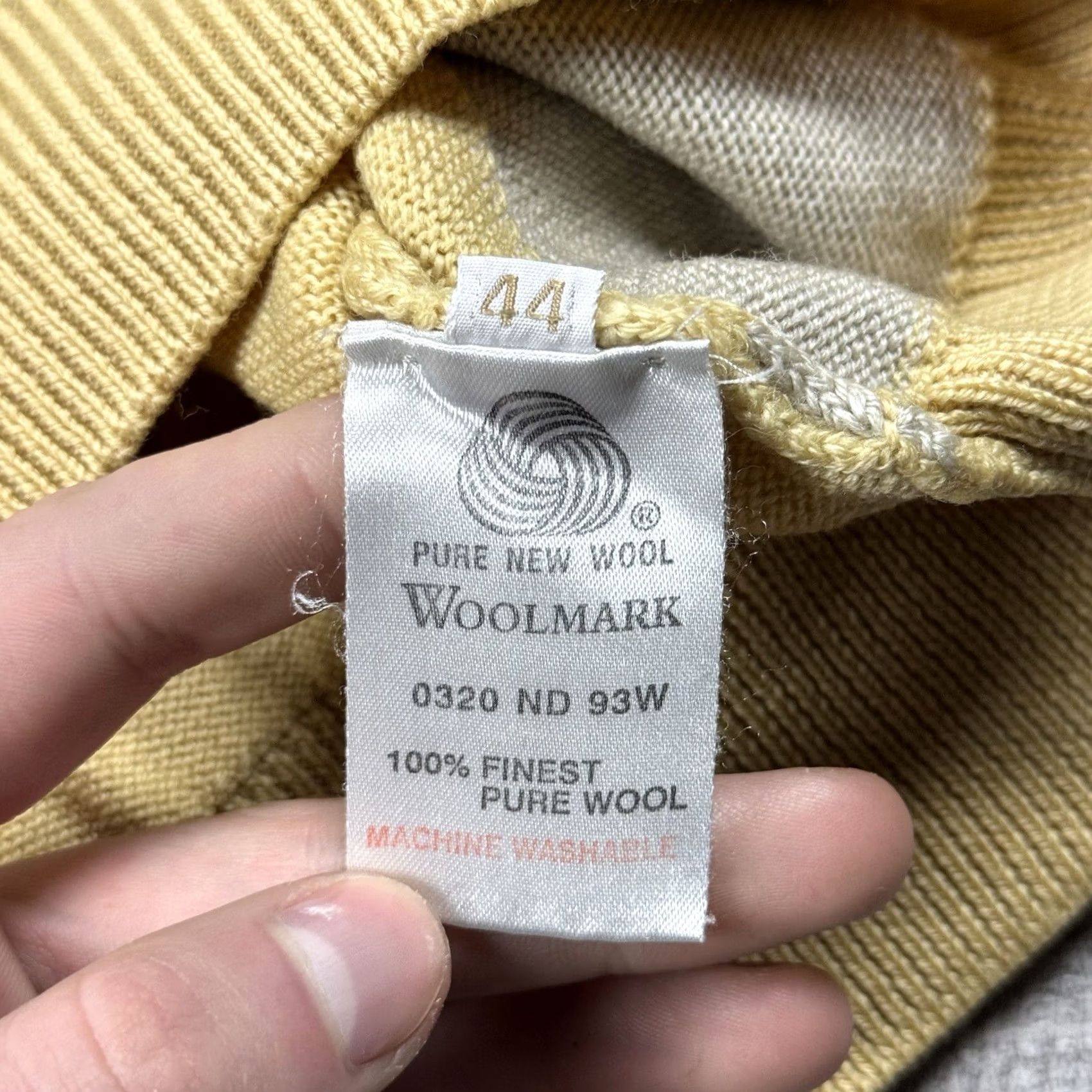 Vintage Pringle Scotland Gold Griffin Crest Logo 100% Wool Knit Sweater Mens 44, Men's — image 5 of 6