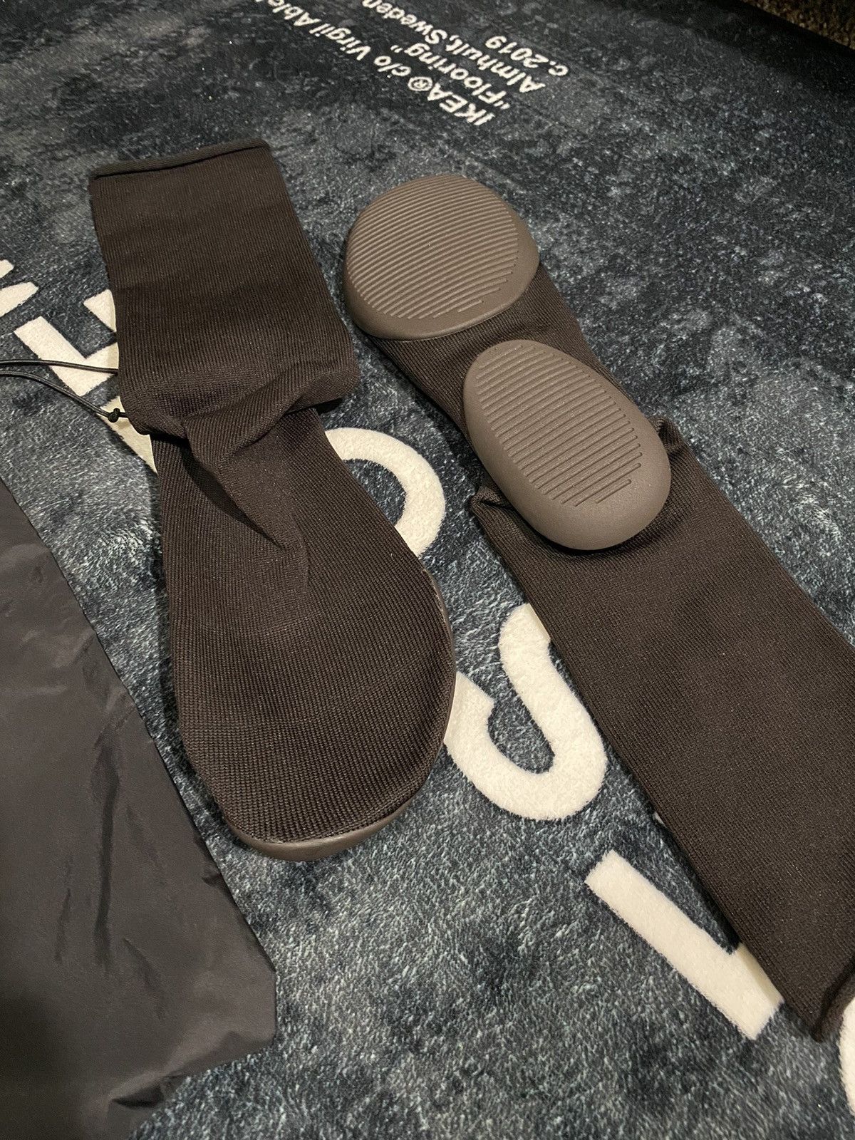 Kanye West × Yeezy Yeezy pods black Size US 9 / EU 42 - 4 Thumbnail