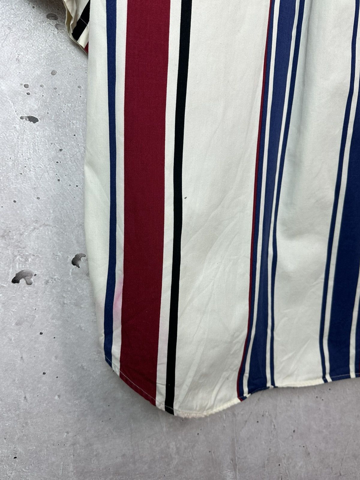 Tommy Hilfiger Vintage Tommy Hilfiger Stripped Logo Short Sleeve Shirt Size US XL / EU 56 / 4 - 13 Thumbnail