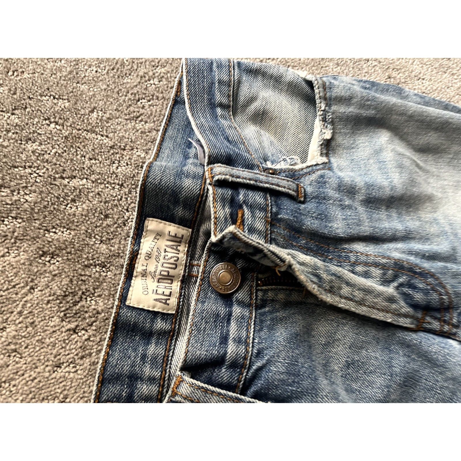 Vintage Essex Jeans Mens 28x30 Blue Denim Essex Straight Leg Medium Wash 90s Grunge Jeans Mens Regular 5-Pocket Denim Cotton Blue Vintage: No N/A Size US 28 / EU 44 - 6 Thumbnail