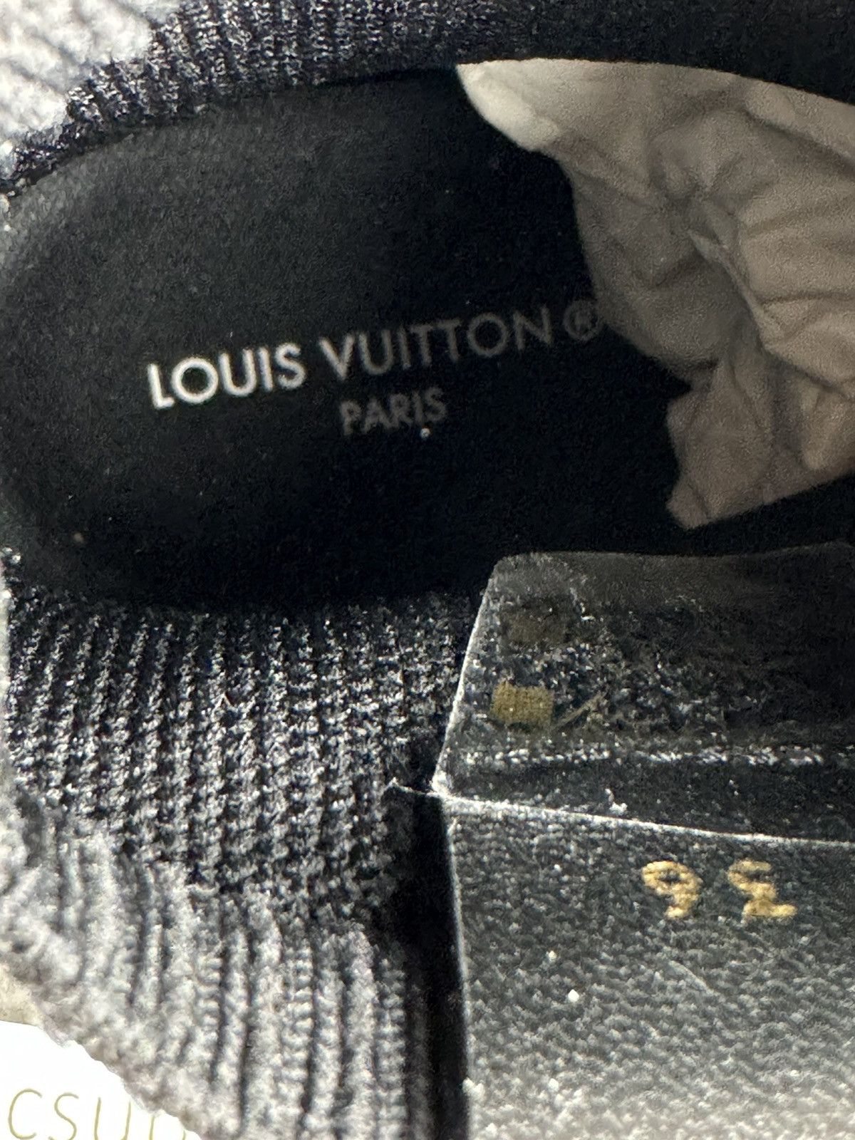 Louis Vuitton Authentic Louis Vuitton Run 55 Sneaker Boot size 36 (US 6) Size US 6 / IT 36 - 7 Thumbnail