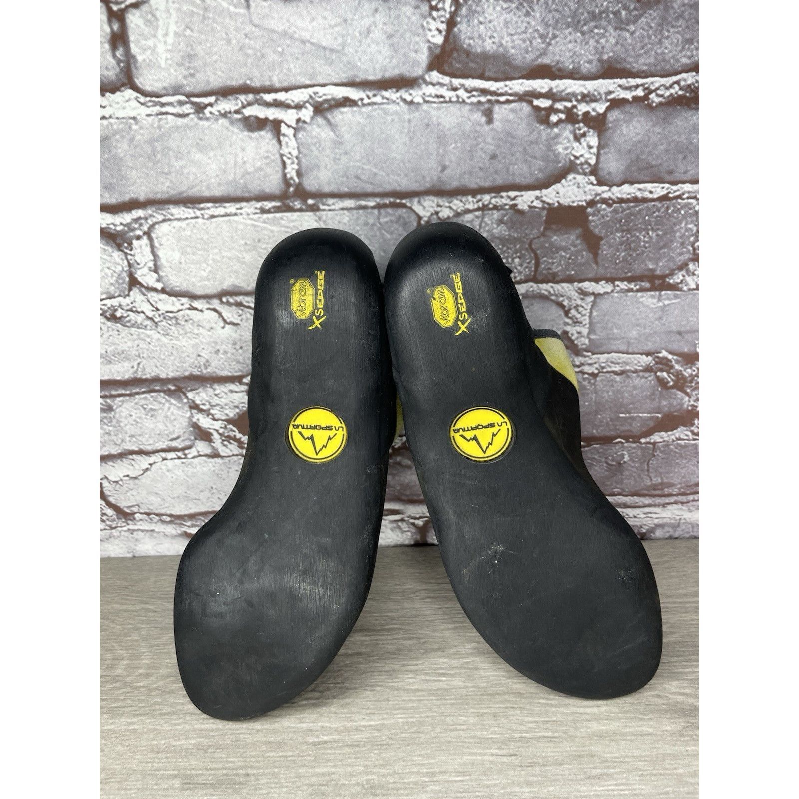 La Sportiva La Sportiva Vibram Miura Black Synthetic Yellow Climbing Sho Size US 10.5 / EU 43-44 - 7 Thumbnail
