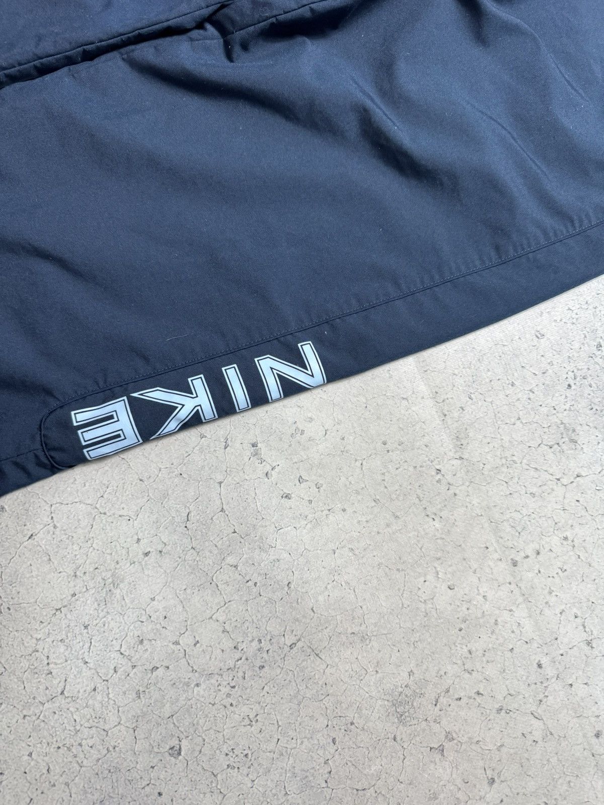 Nike Nike Vintage Nylon Baggy Track Pants Big Swoosh Logo Y2K Size US 34 / EU 50 - 4 Thumbnail