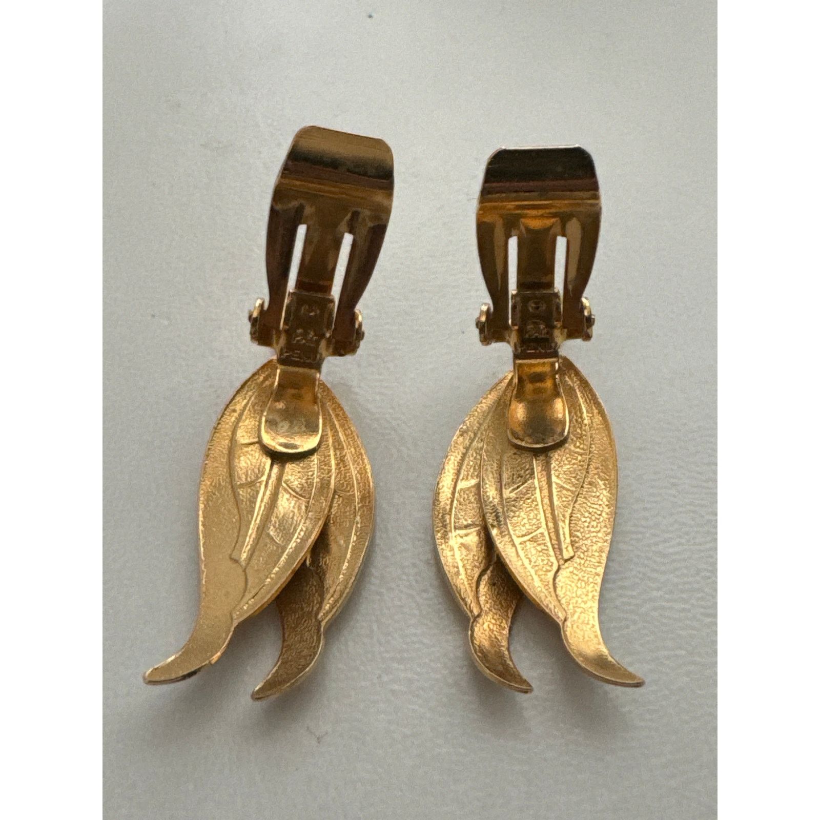 Vintage Vintage mid century gold leaf clip on earrings Size ONE SIZE - 8 Thumbnail