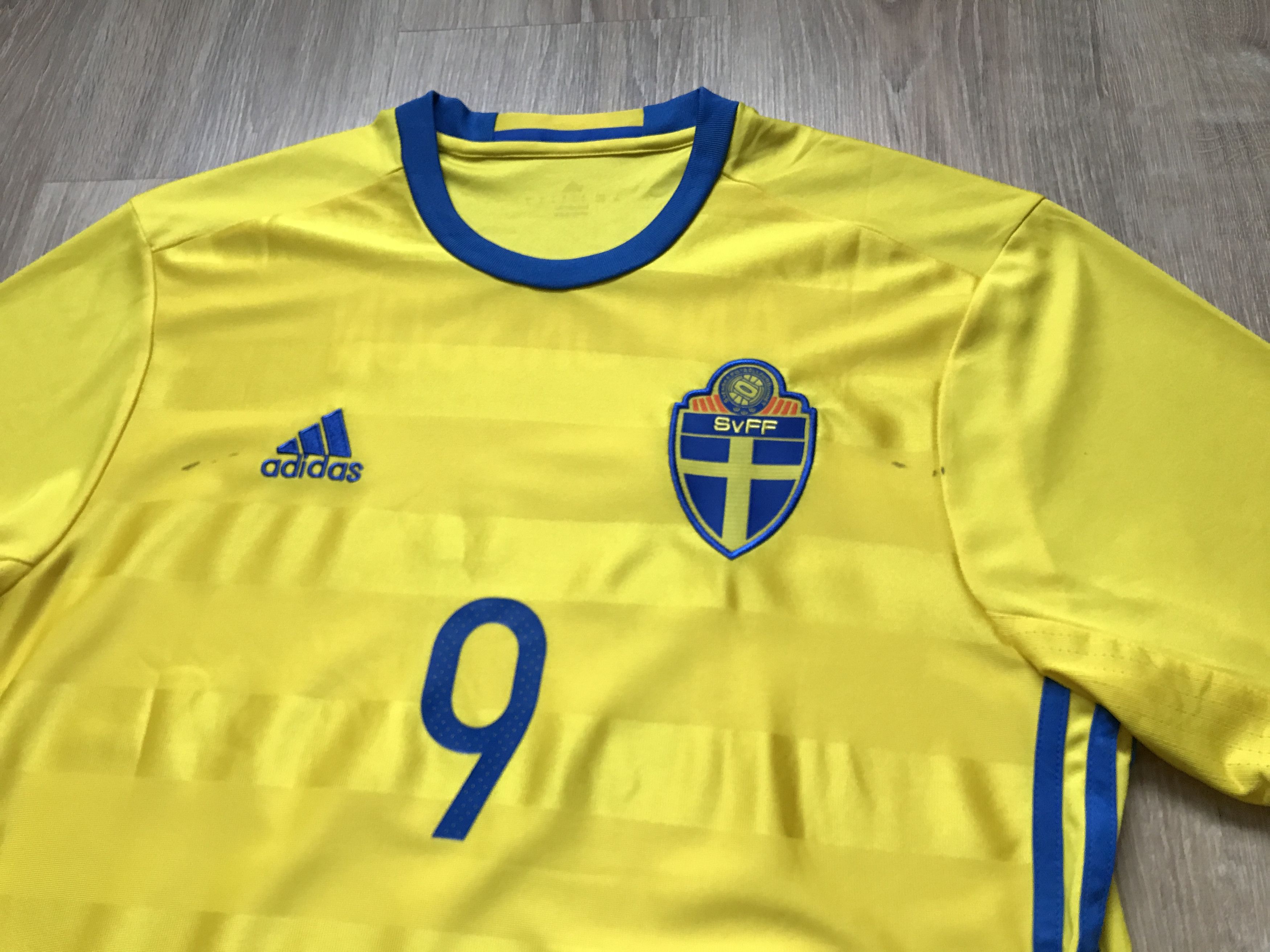 Adidas × Vintage Vintage Adidas Sweden National Football Team Antonsson #9 Size US L / EU 52-54 / 3 - 3 Thumbnail