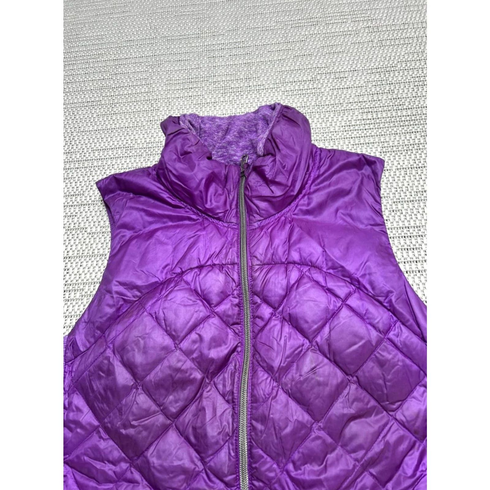 Lululemon VINTAGE Lululemon Down For A Run Puffer Vest Womens 8 Purple Insulated Water Resistant Size M / US 6-8 / IT 42-44 - 3 Thumbnail